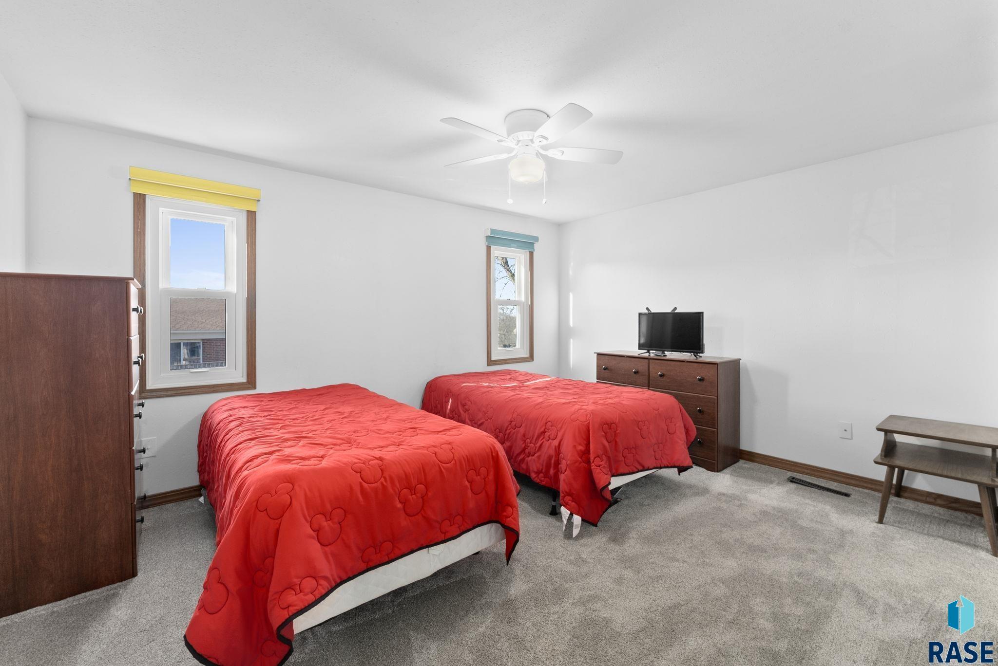 3325 E Manor Cir Circle, Sioux Falls, New Jersey image 15