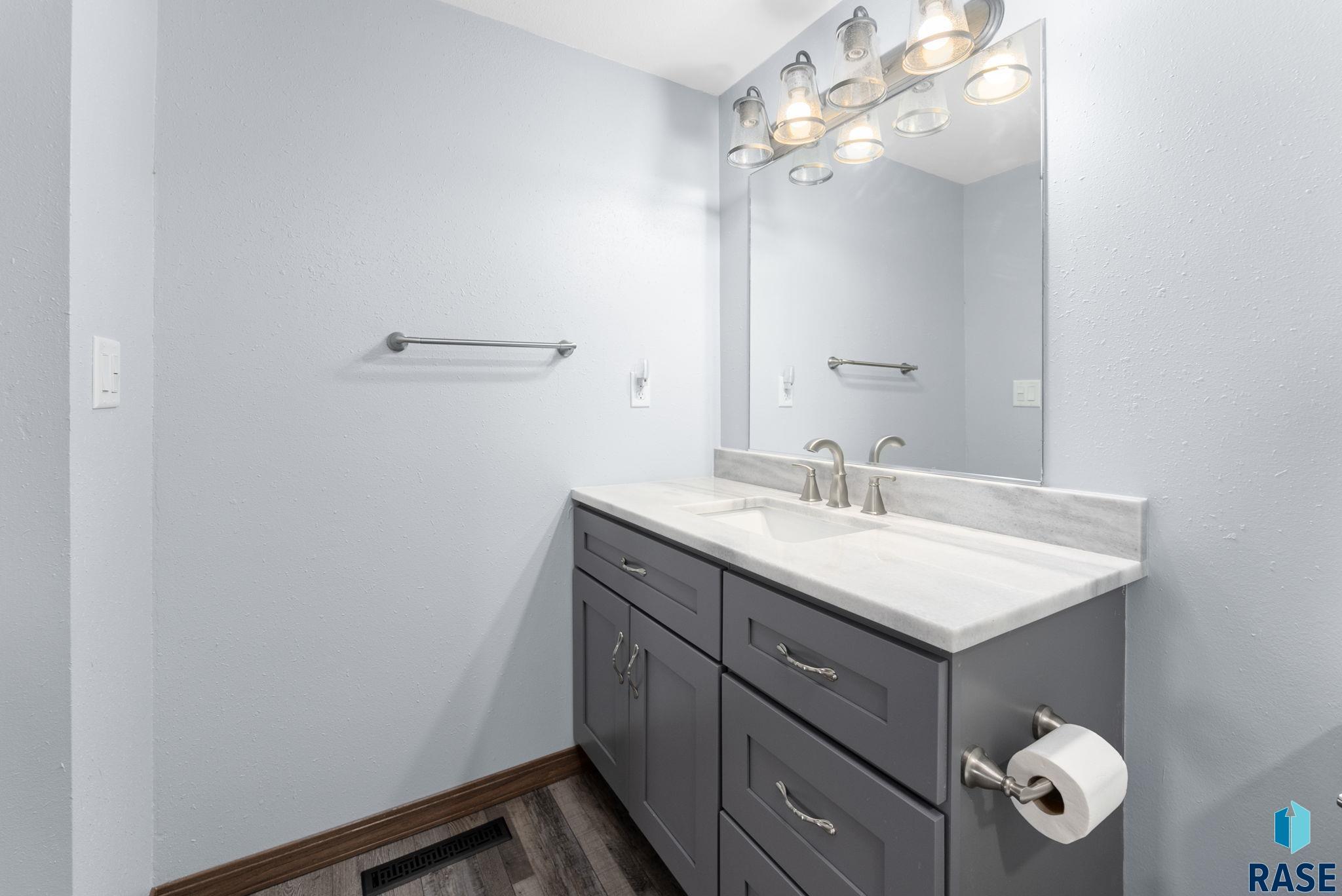 3325 E Manor Cir Circle, Sioux Falls, New Jersey image 12