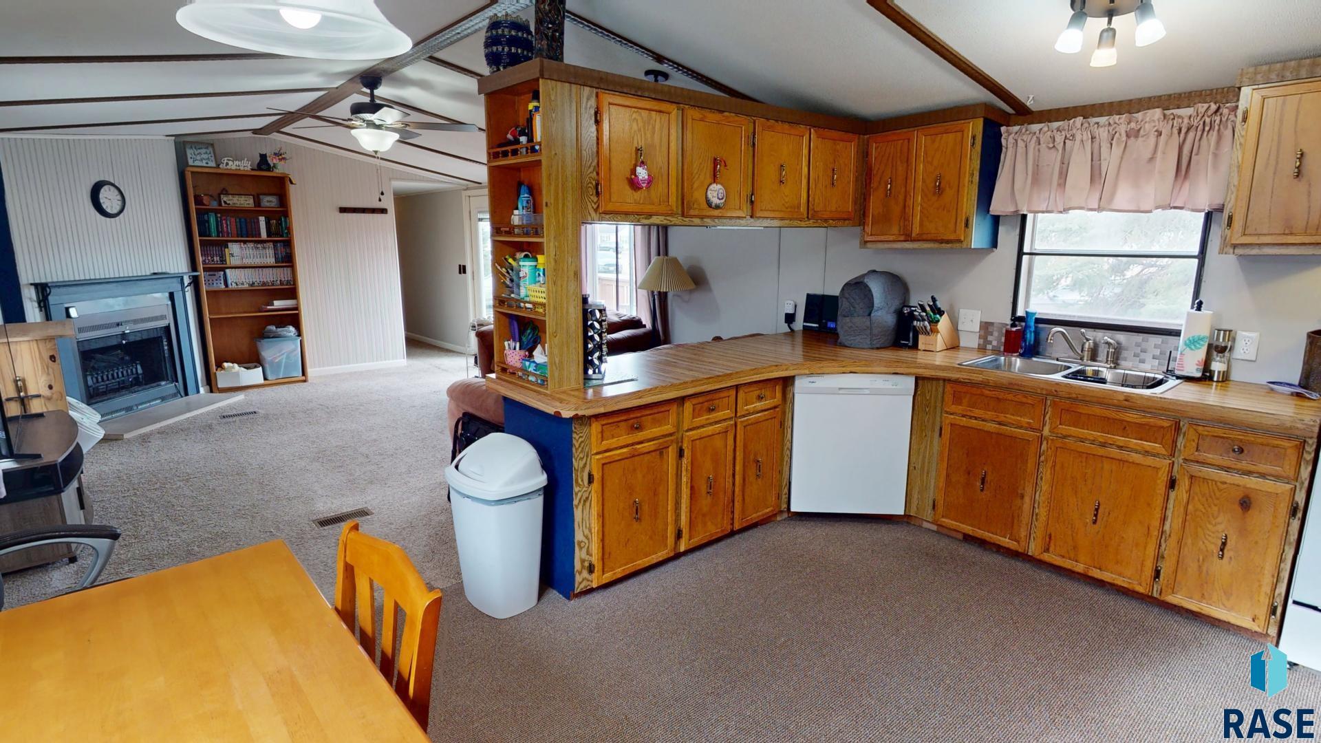 108 Wagon Wheel Cir Circle, Brookings, South Dakota image 9