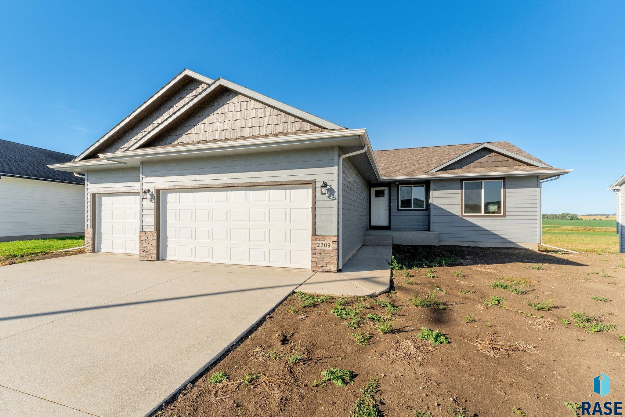 2209 S Sadie Ave Avenue, Sioux Falls, South Dakota image 1