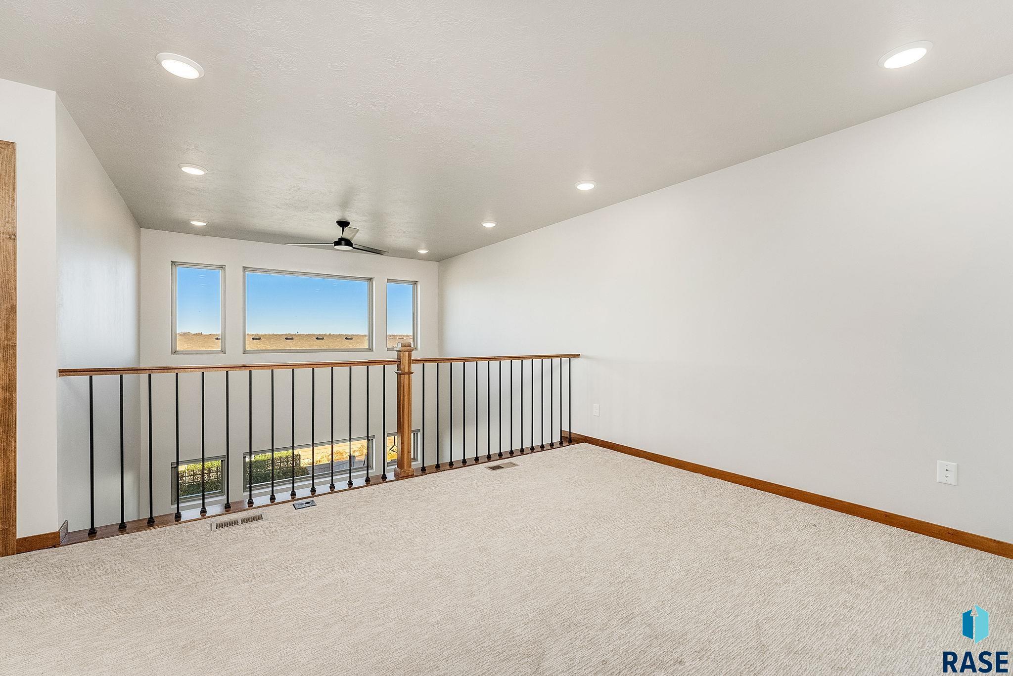 Sioux Falls, South Dakota 57108, United States, 3 Bedrooms Bedrooms, ,2 BathroomsBathrooms,Residential,Contingent,79678