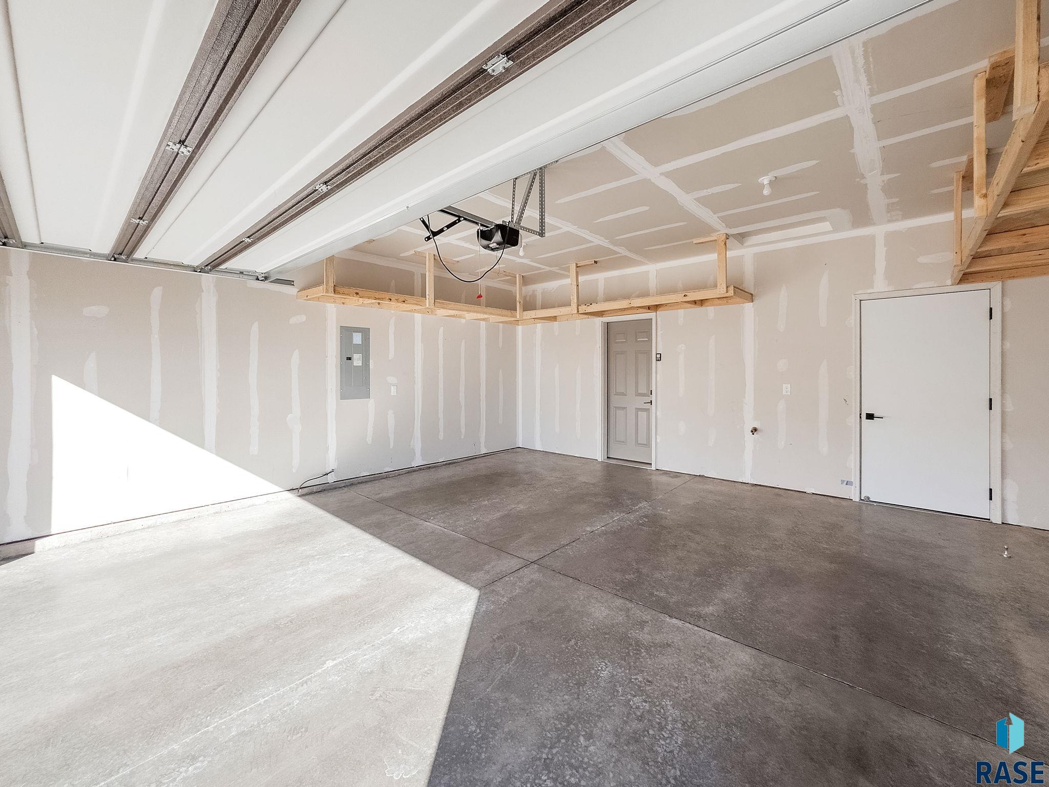 Sioux Falls, South Dakota 57108, United States, 3 Bedrooms Bedrooms, ,2 BathroomsBathrooms,Residential,Contingent,79678