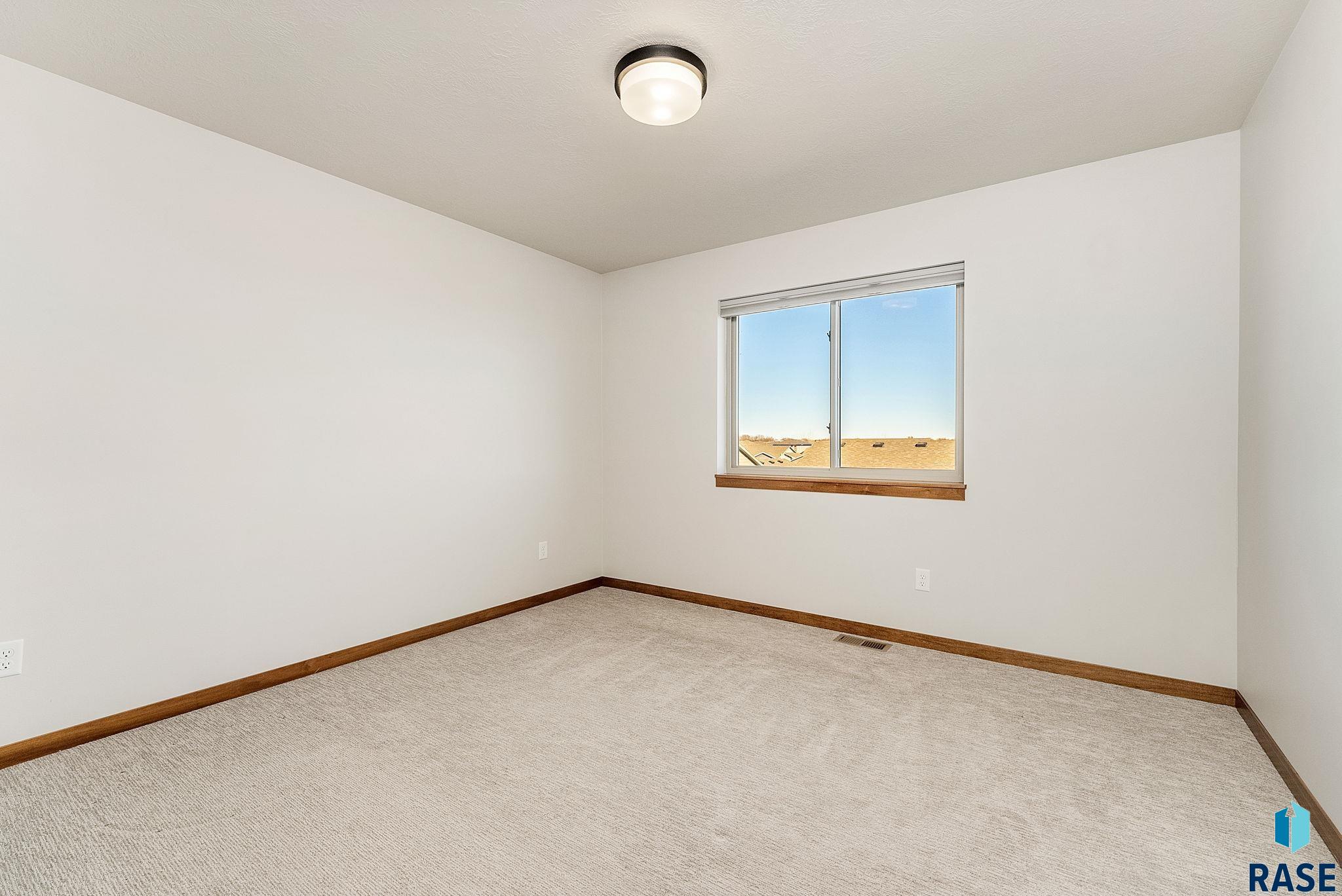 Sioux Falls, South Dakota 57108, United States, 3 Bedrooms Bedrooms, ,2 BathroomsBathrooms,Residential,Contingent,79678