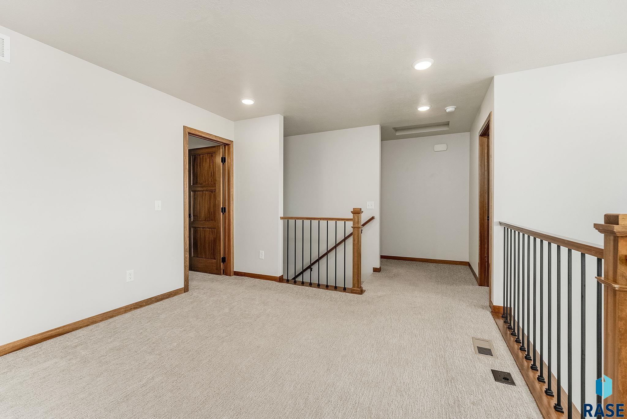 Sioux Falls, South Dakota 57108, United States, 3 Bedrooms Bedrooms, ,2 BathroomsBathrooms,Residential,Contingent,79678