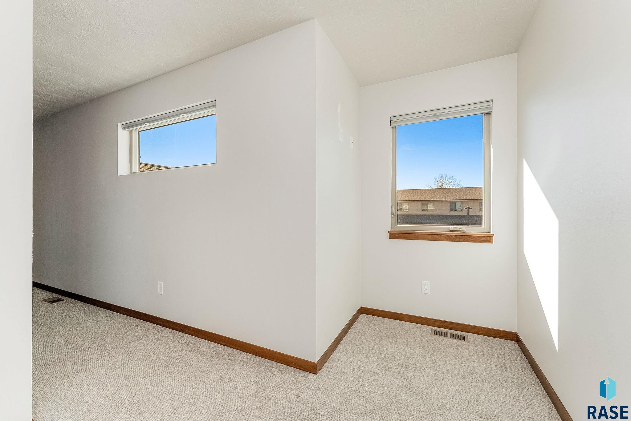 Sioux Falls, South Dakota 57108, United States, 3 Bedrooms Bedrooms, ,2 BathroomsBathrooms,Residential,Contingent,79678