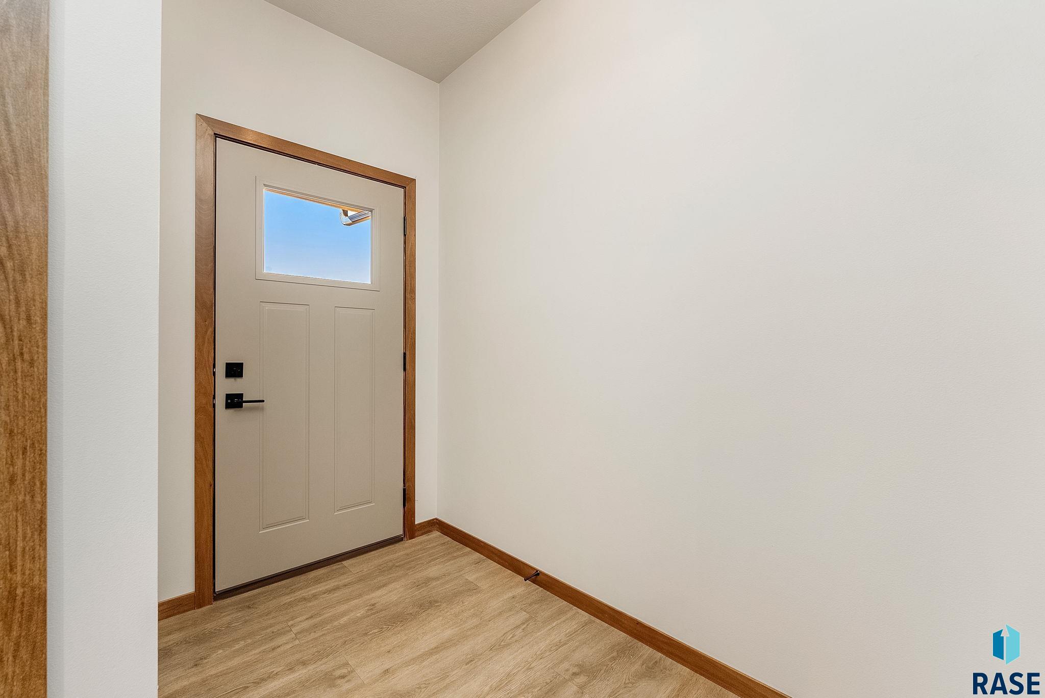 Sioux Falls, South Dakota 57108, United States, 3 Bedrooms Bedrooms, ,2 BathroomsBathrooms,Residential,Contingent,79678