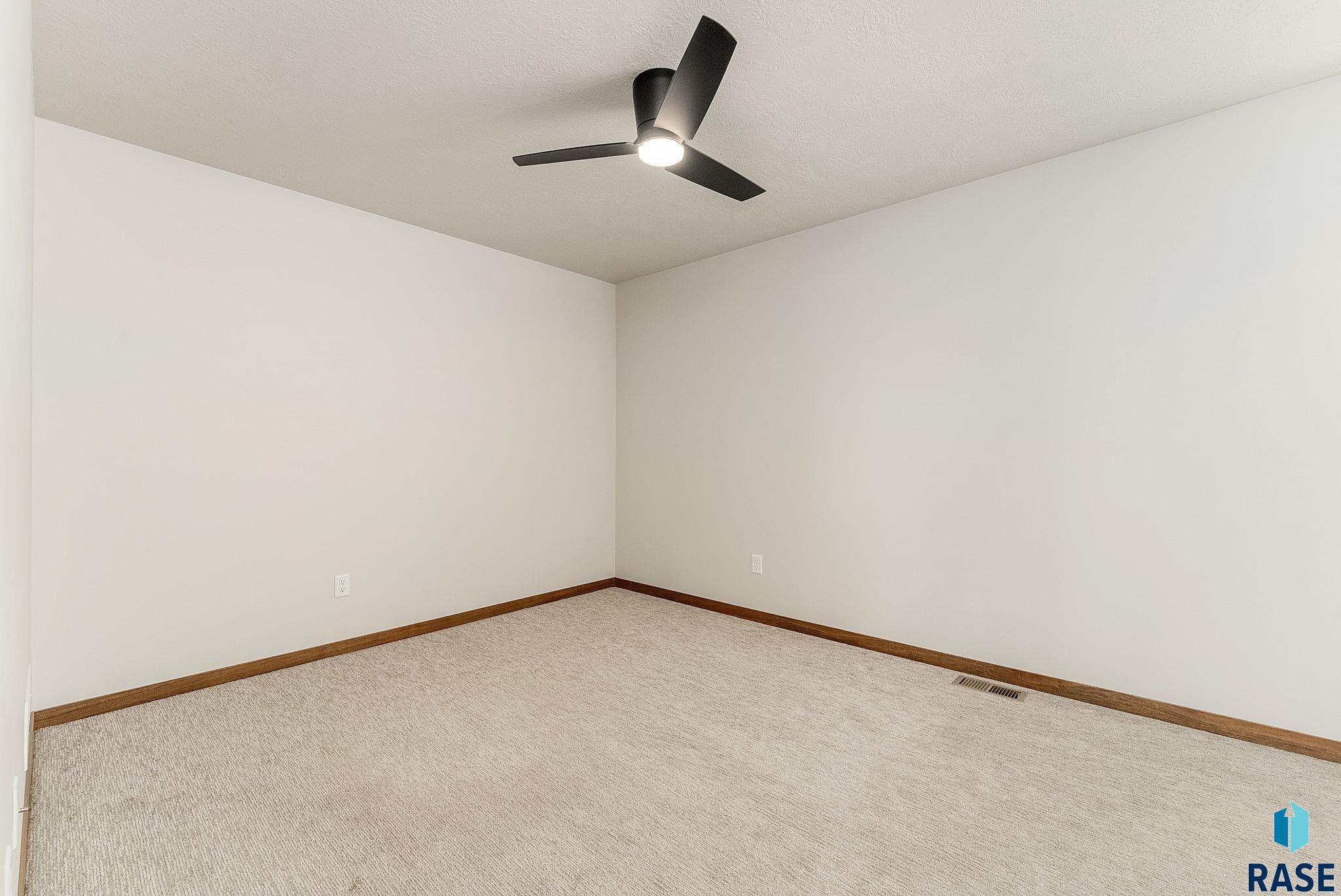 Sioux Falls, South Dakota 57108, United States, 3 Bedrooms Bedrooms, ,2 BathroomsBathrooms,Residential,Contingent,79678