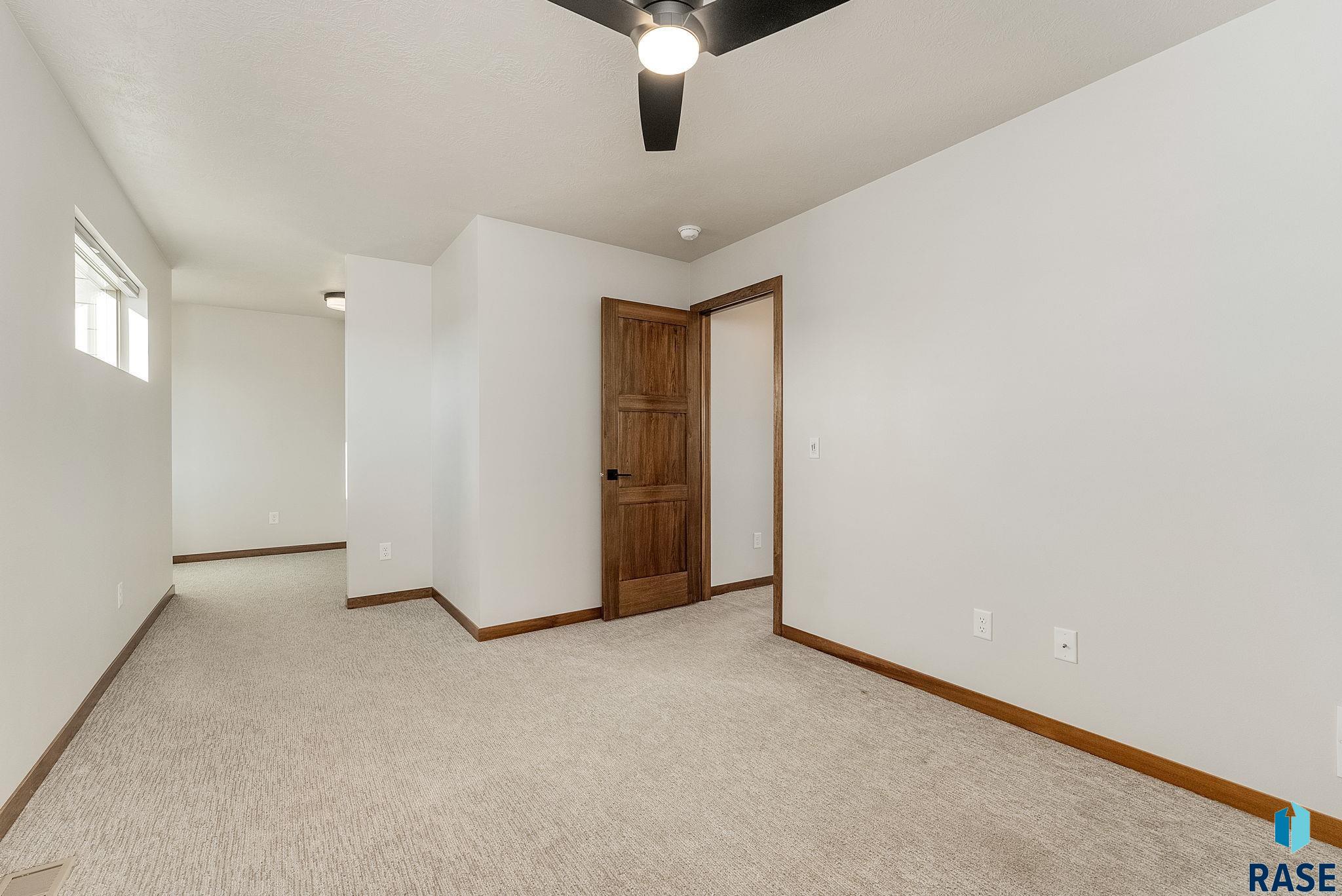 Sioux Falls, South Dakota 57108, United States, 3 Bedrooms Bedrooms, ,2 BathroomsBathrooms,Residential,Contingent,79678