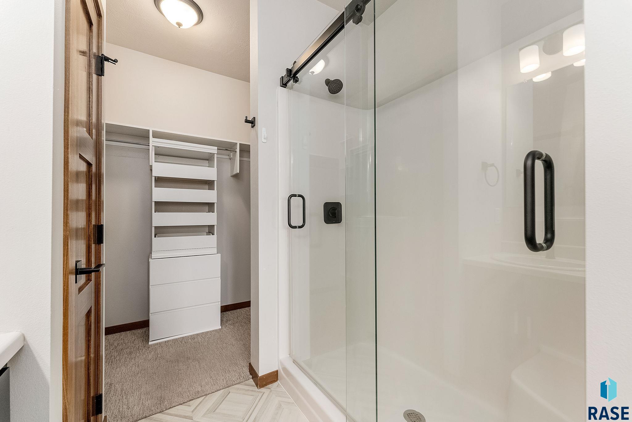 Sioux Falls, South Dakota 57108, United States, 3 Bedrooms Bedrooms, ,2 BathroomsBathrooms,Residential,Contingent,79678