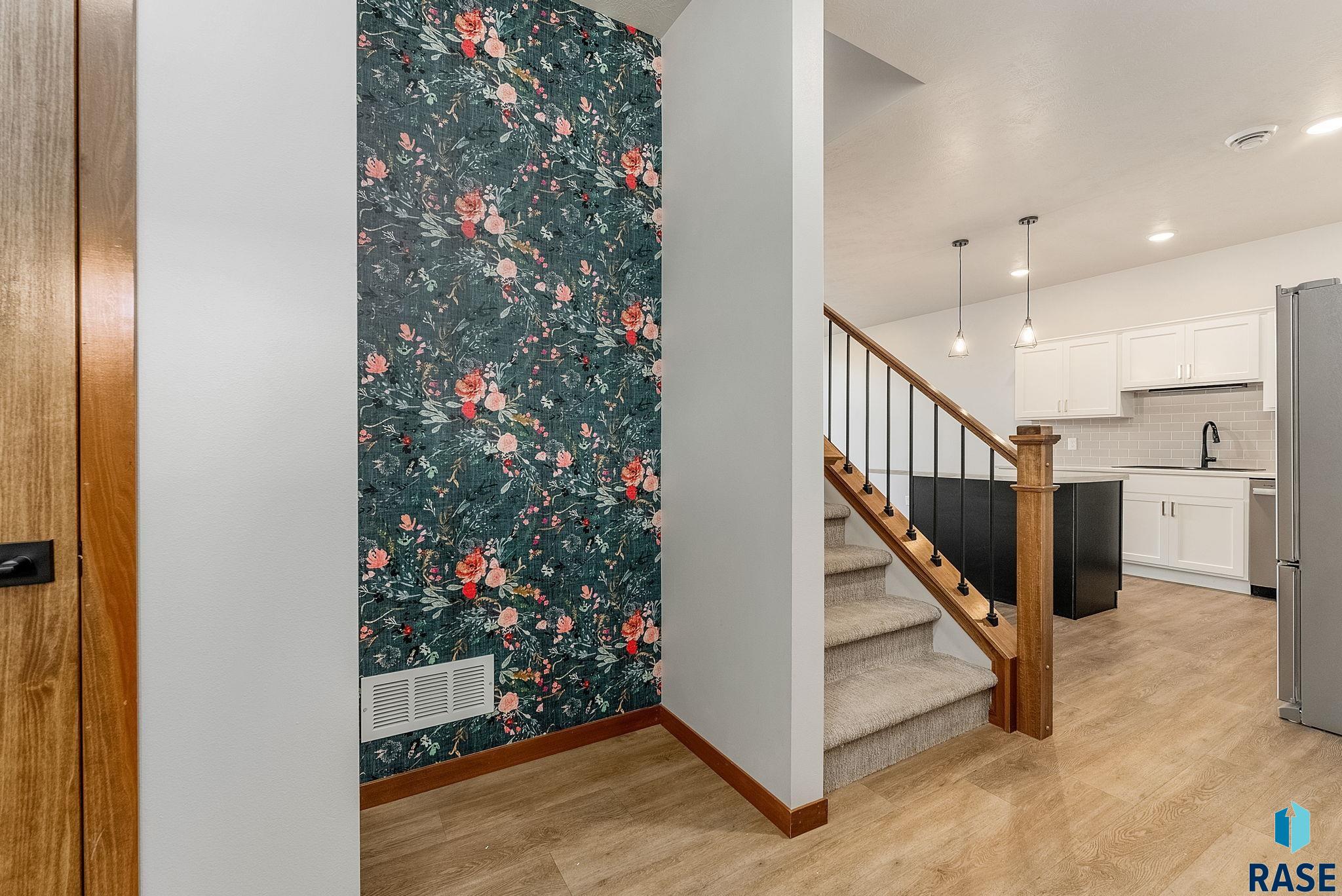 Sioux Falls, South Dakota 57108, United States, 3 Bedrooms Bedrooms, ,2 BathroomsBathrooms,Residential,Contingent,79678