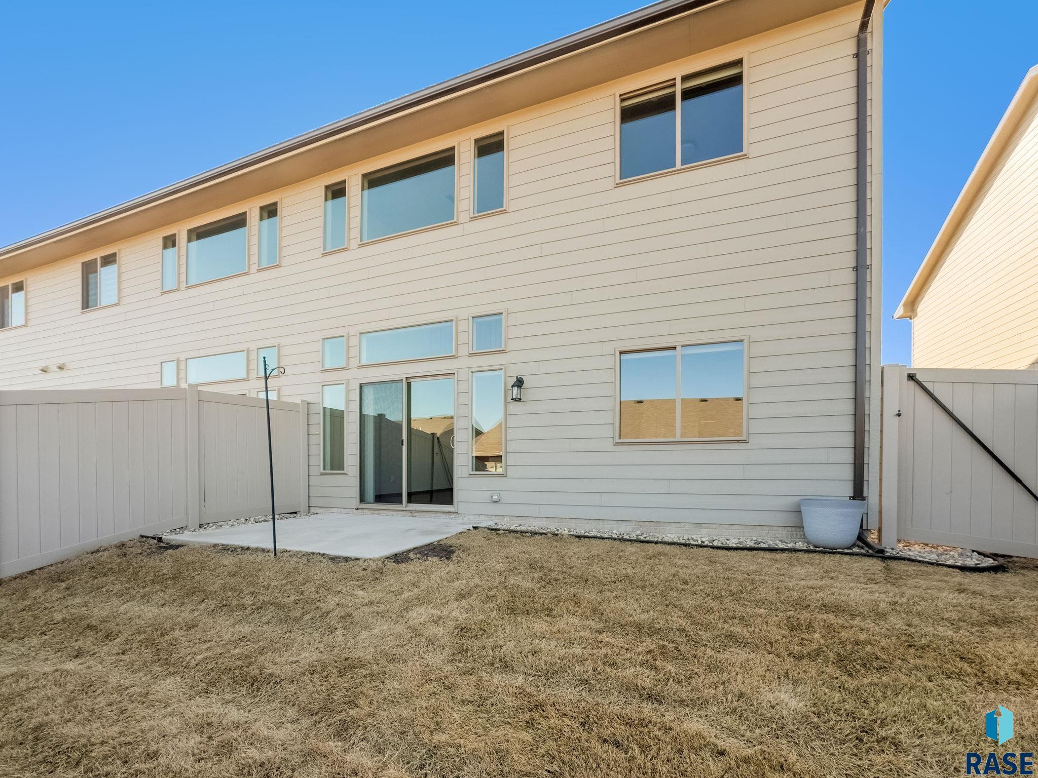 Sioux Falls, South Dakota 57108, United States, 3 Bedrooms Bedrooms, ,2 BathroomsBathrooms,Residential,Contingent,79678