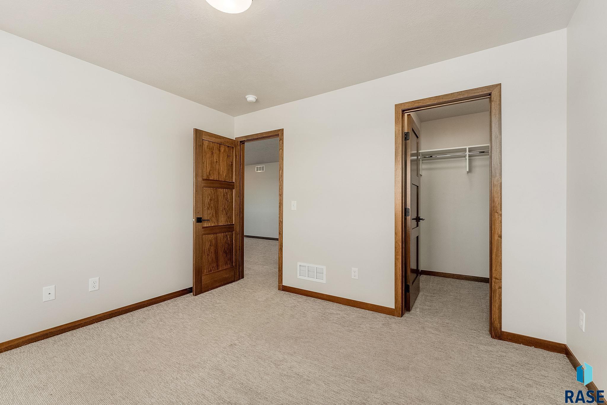 Sioux Falls, South Dakota 57108, United States, 3 Bedrooms Bedrooms, ,2 BathroomsBathrooms,Residential,Contingent,79678