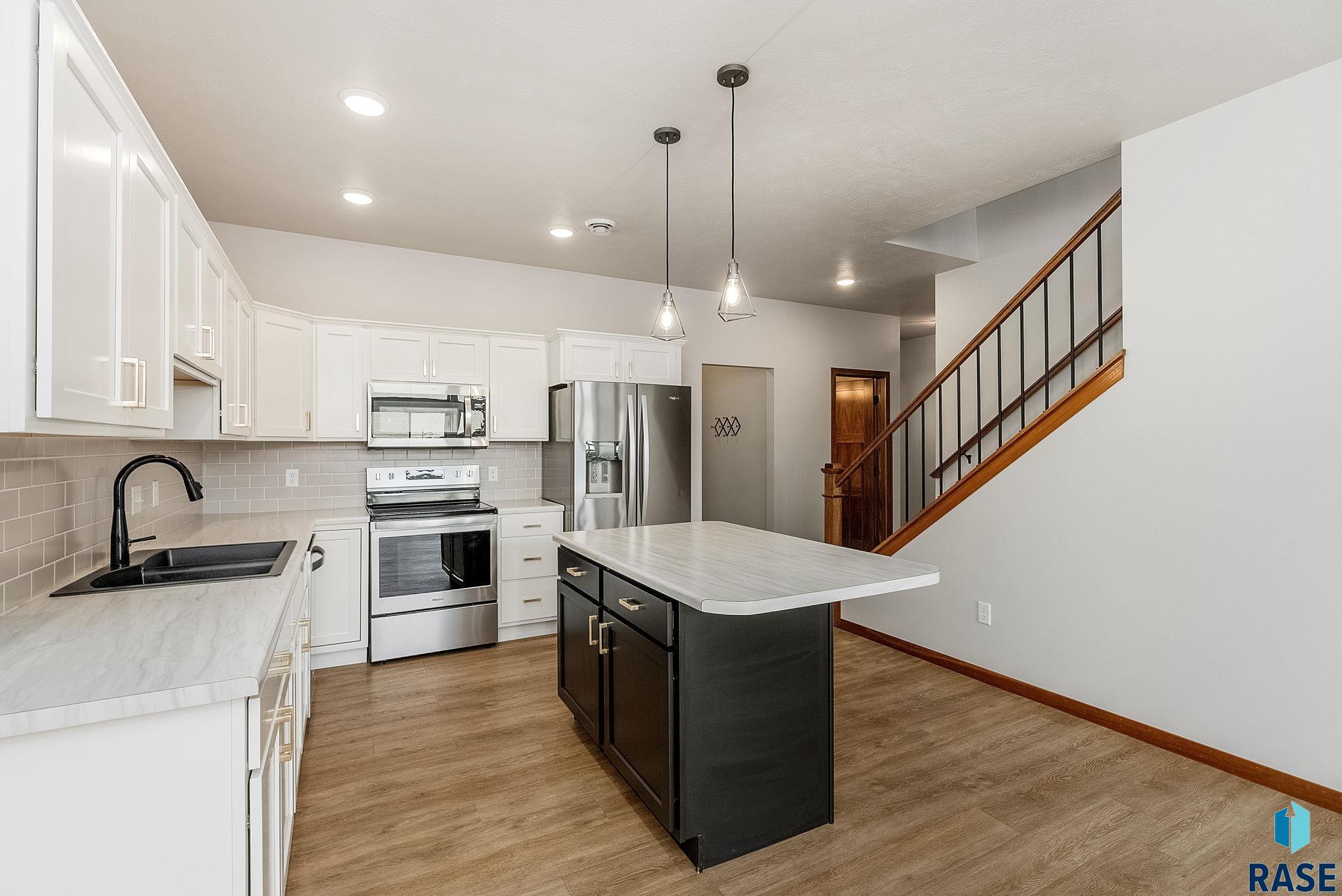 Sioux Falls, South Dakota 57108, United States, 3 Bedrooms Bedrooms, ,2 BathroomsBathrooms,Residential,Contingent,79678