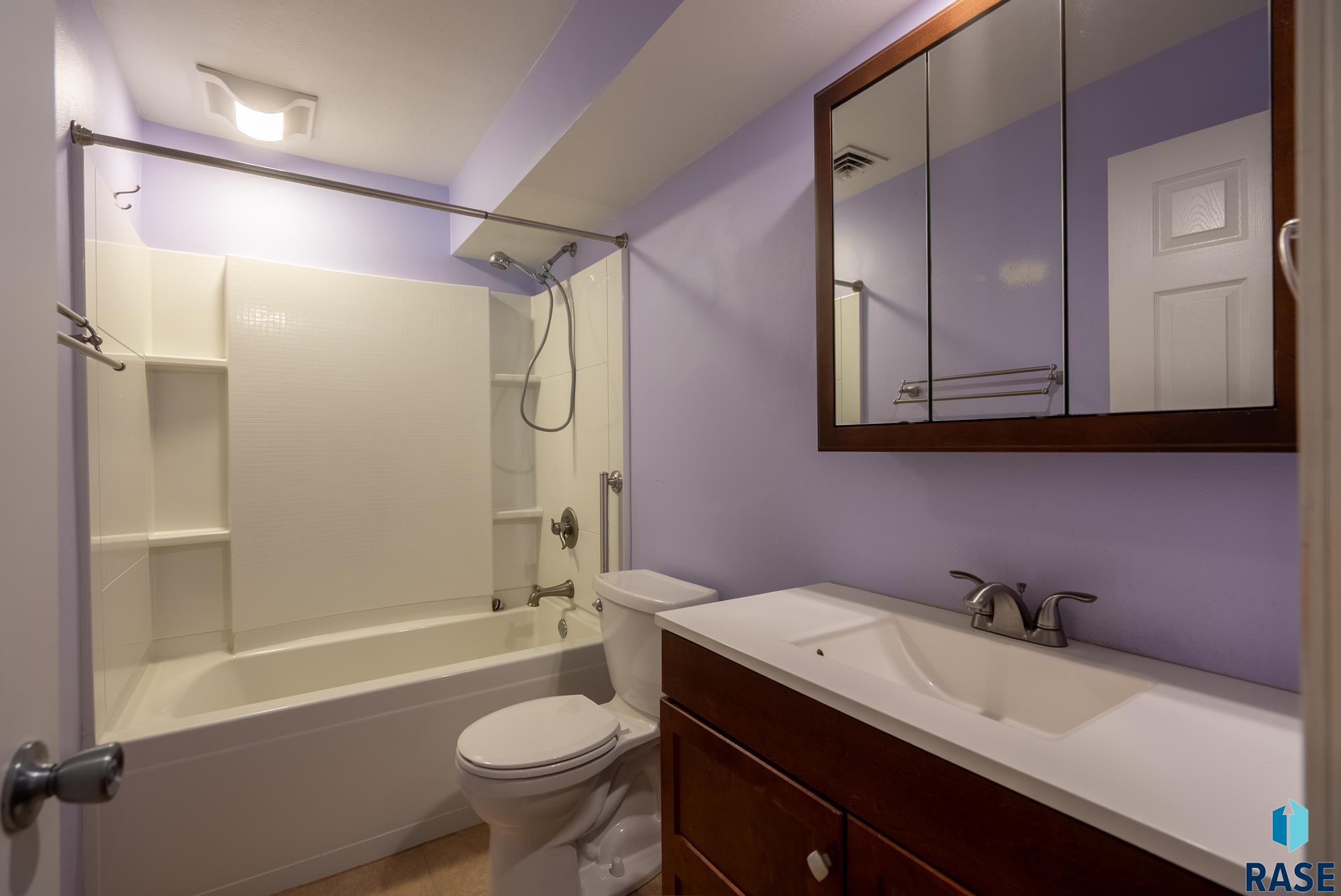 Sioux Falls, South Dakota 57105, United States, 4 Bedrooms Bedrooms, ,2 BathroomsBathrooms,Residential,Active,139404