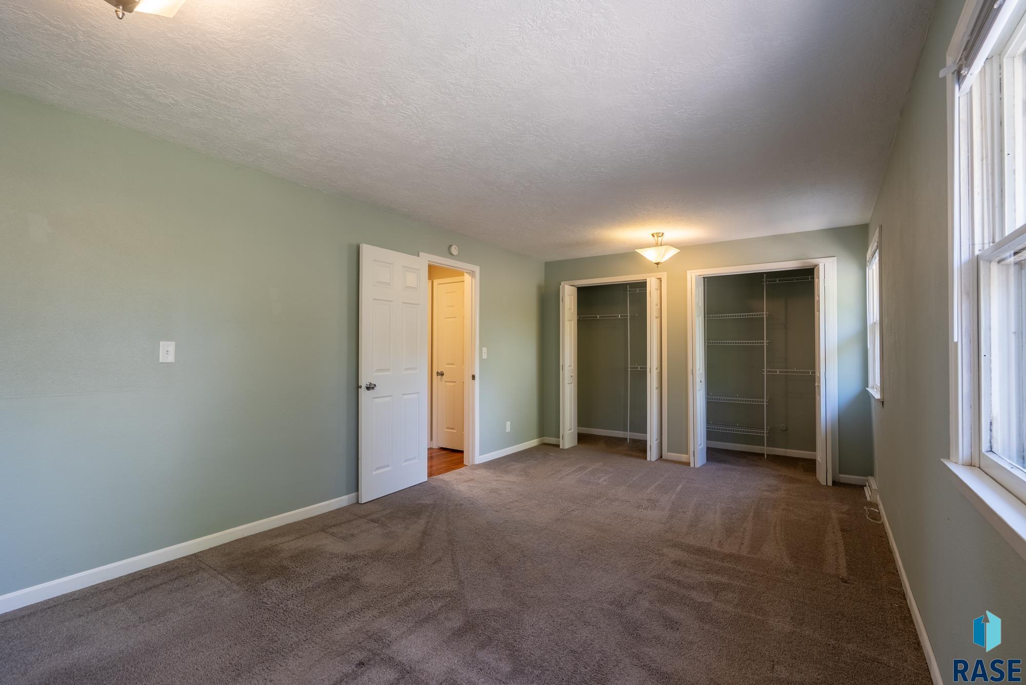 Sioux Falls, South Dakota 57105, United States, 4 Bedrooms Bedrooms, ,2 BathroomsBathrooms,Residential,Active,139404