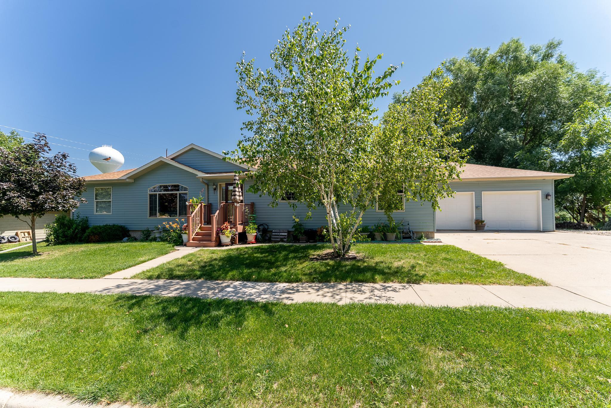 406 N Cherry St Street, Lennox, South Dakota image 2