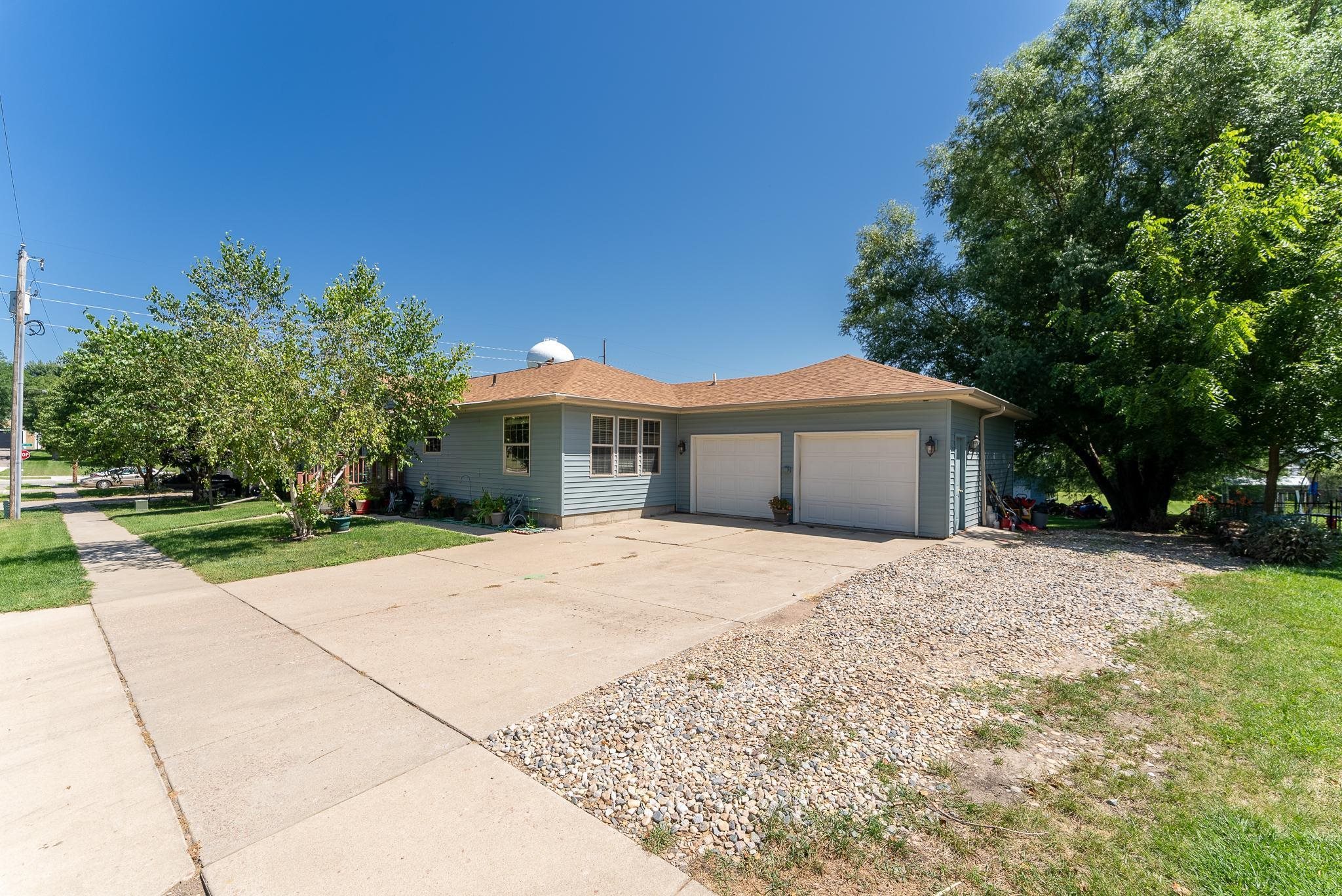 406 N Cherry St Street, Lennox, South Dakota image 3