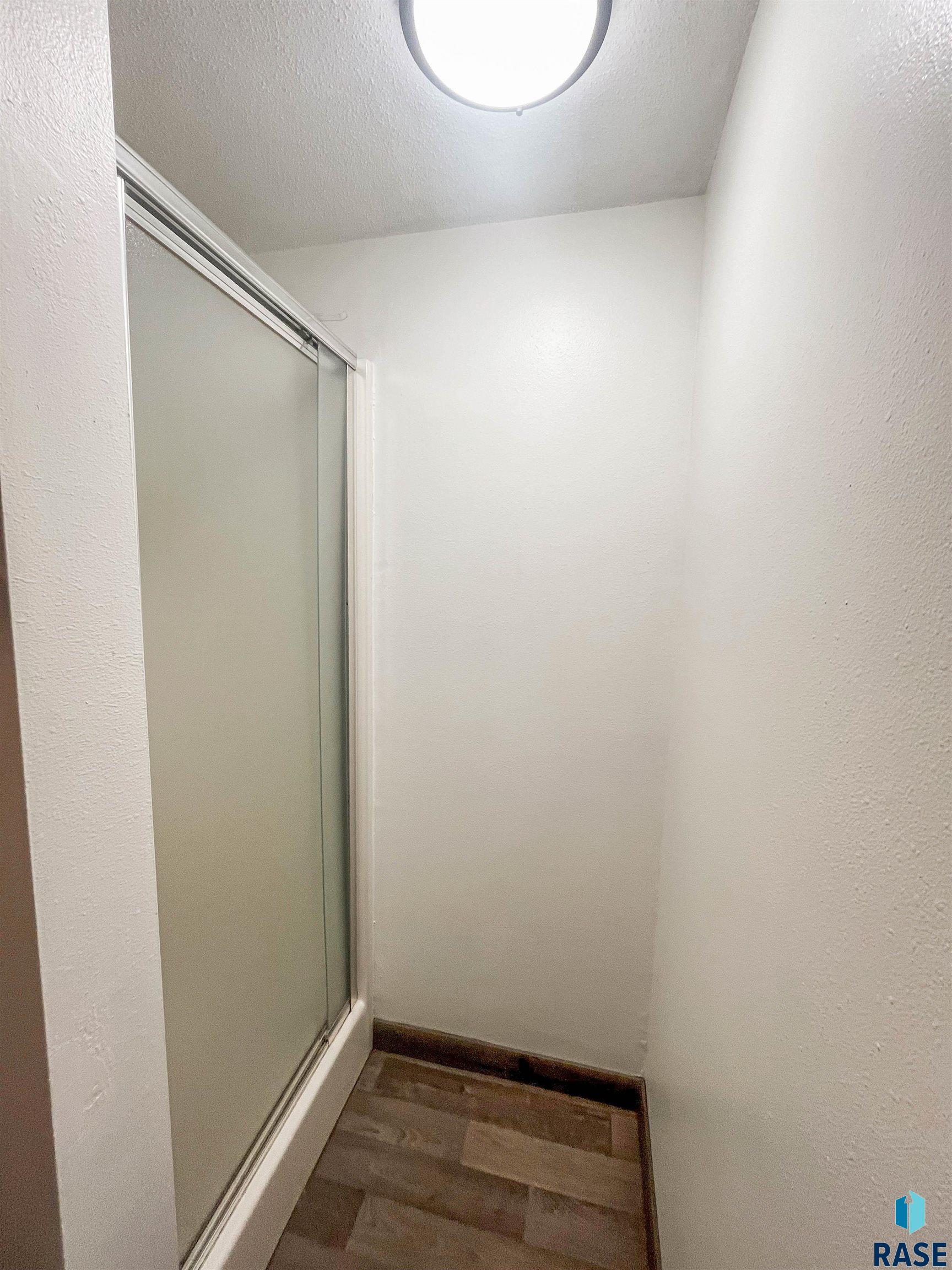 Sioux Falls, South Dakota 57106, United States, 3 Bedrooms Bedrooms, ,2 BathroomsBathrooms,Residential,Contingent,23105