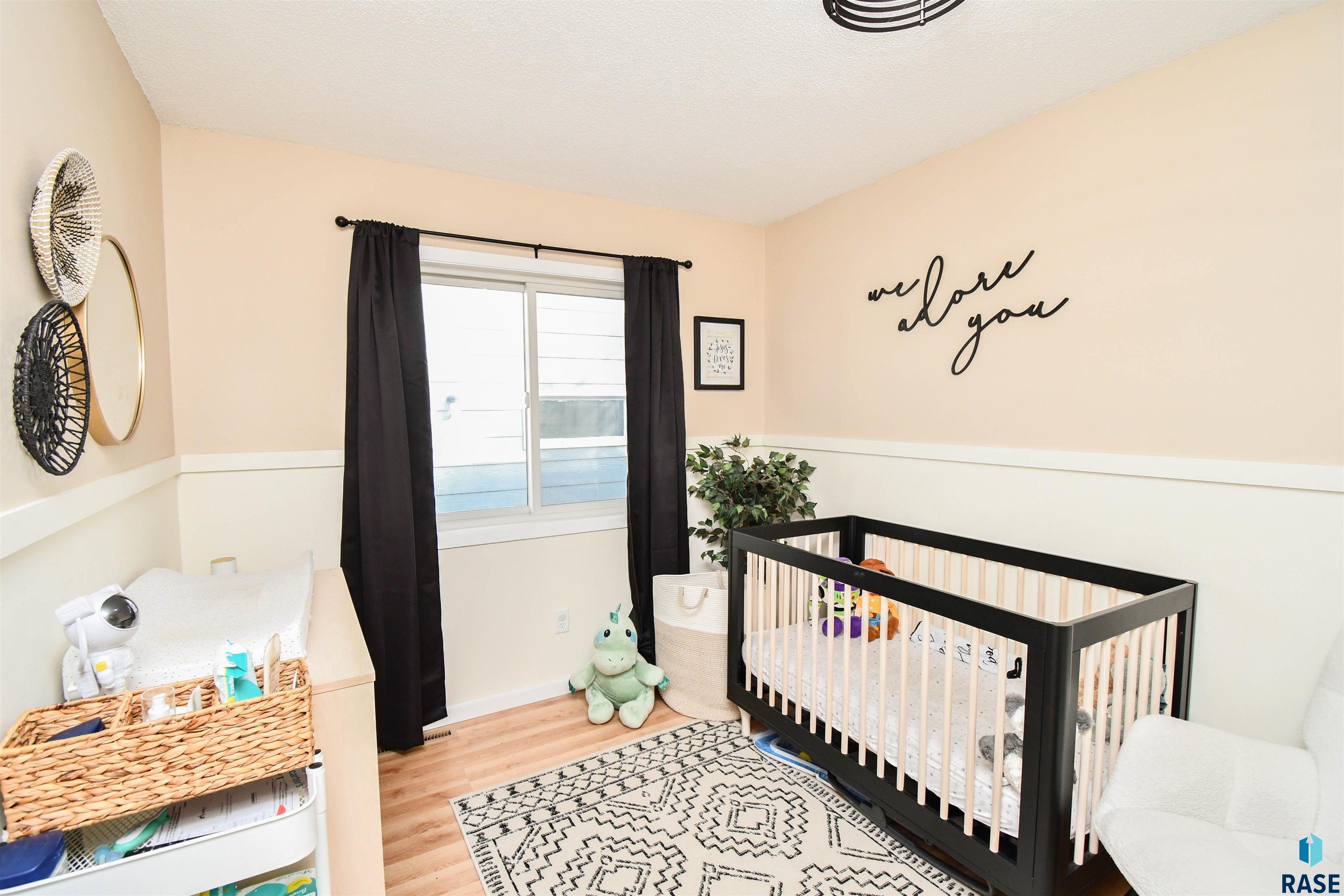 Sioux Falls, South Dakota 57106, United States, 3 Bedrooms Bedrooms, ,2 BathroomsBathrooms,Residential,Contingent,23105