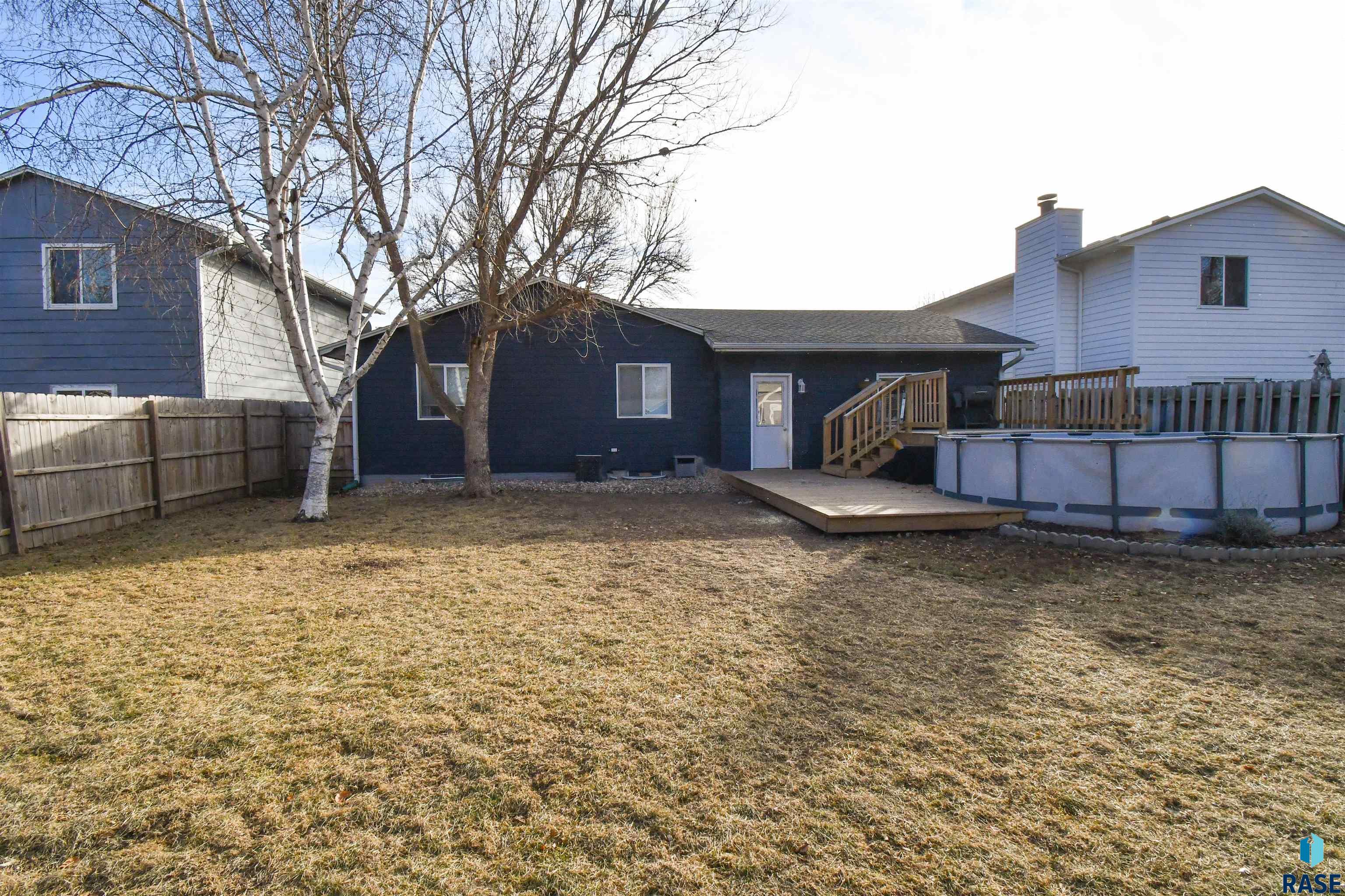 Sioux Falls, South Dakota 57106, United States, 3 Bedrooms Bedrooms, ,2 BathroomsBathrooms,Residential,Contingent,23105