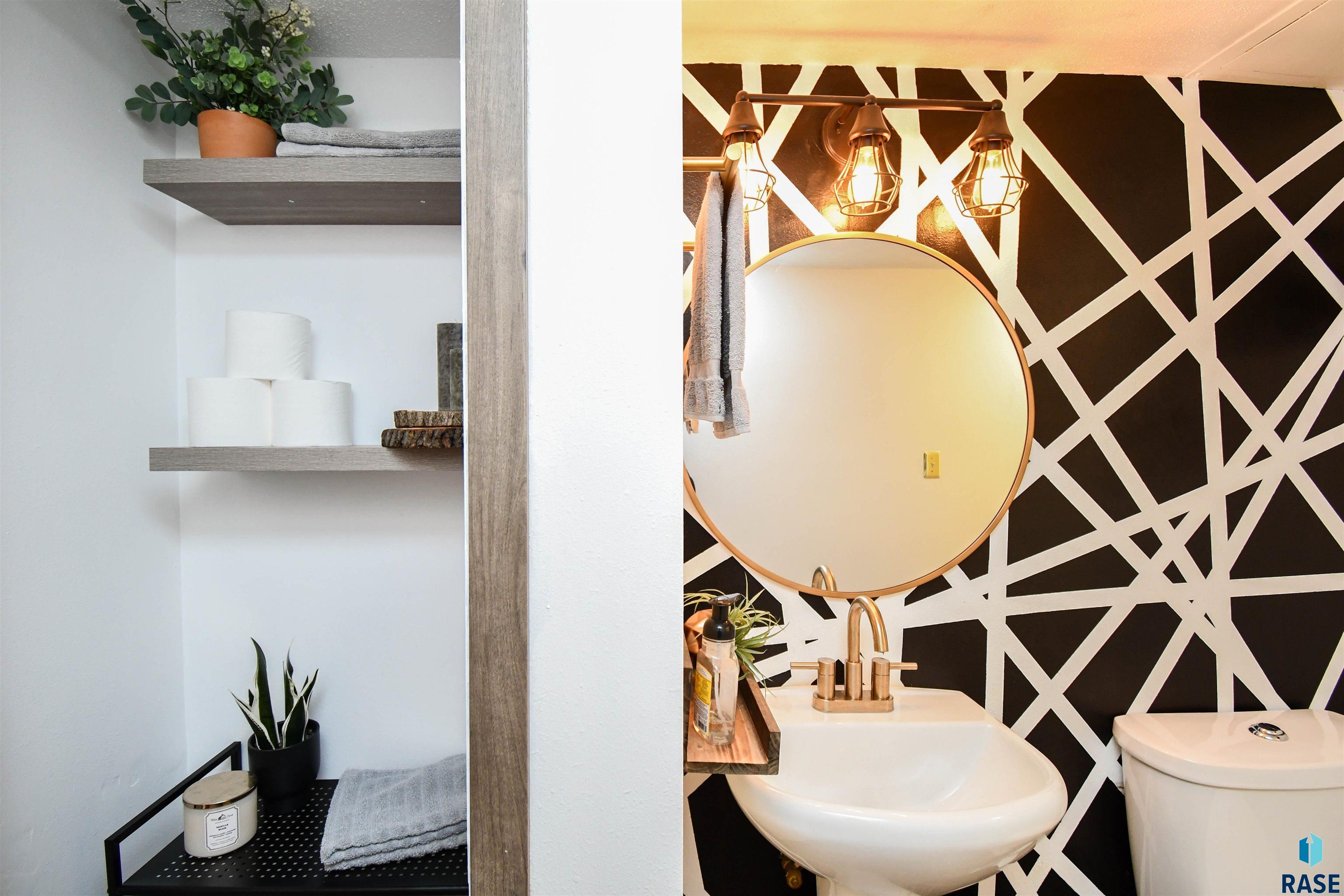 Sioux Falls, South Dakota 57106, United States, 3 Bedrooms Bedrooms, ,2 BathroomsBathrooms,Residential,Contingent,23105