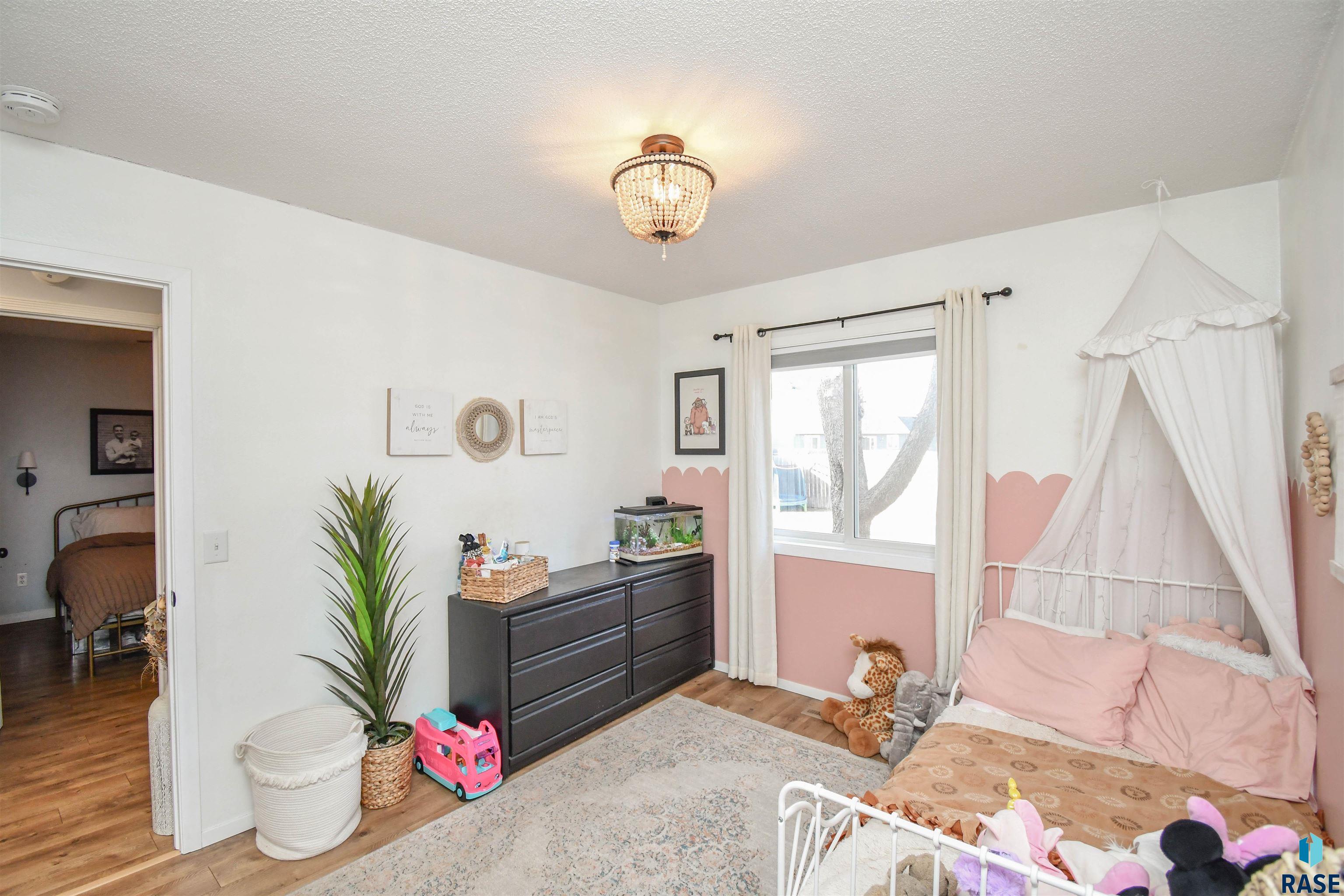 Sioux Falls, South Dakota 57106, United States, 3 Bedrooms Bedrooms, ,2 BathroomsBathrooms,Residential,Contingent,23105