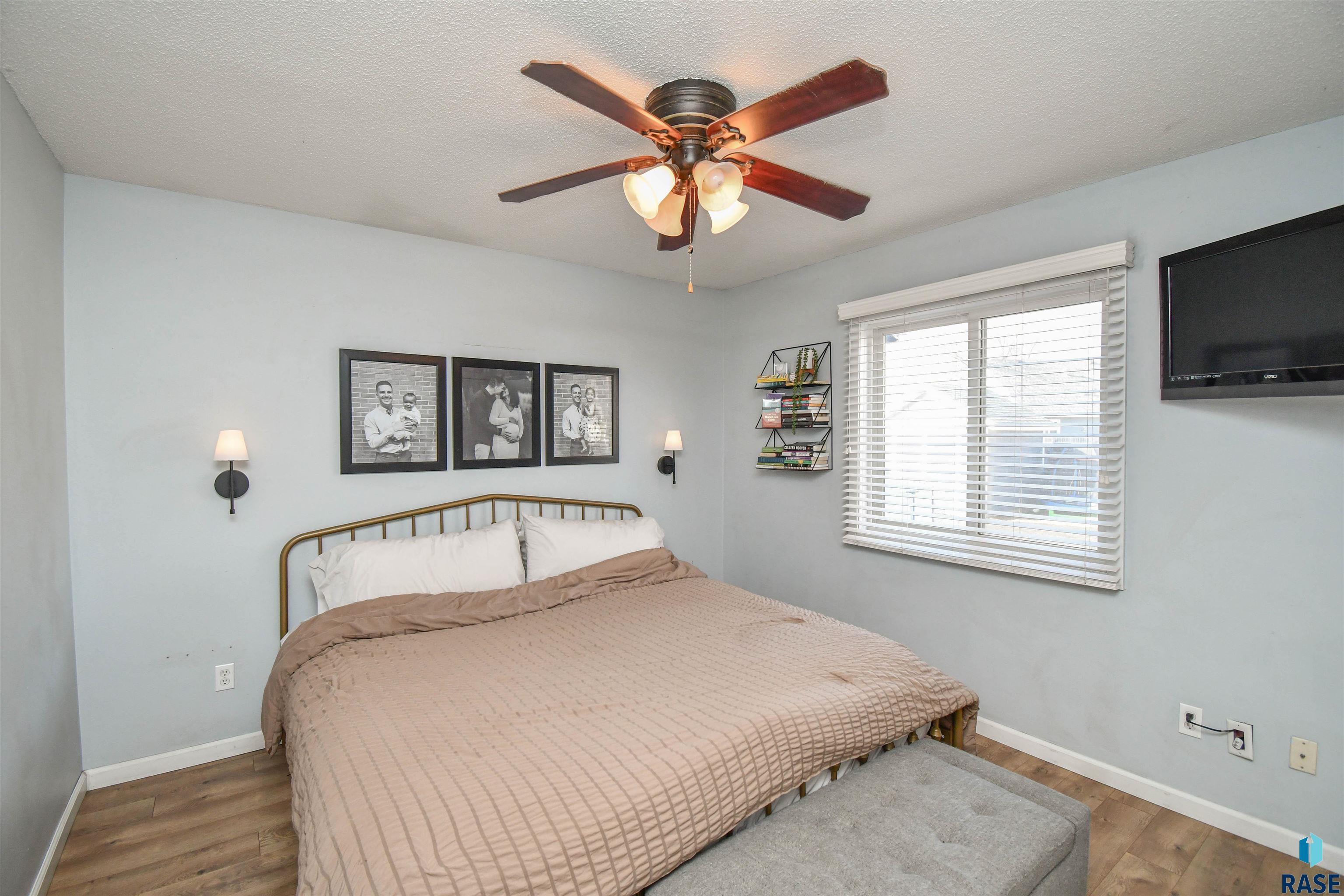 Sioux Falls, South Dakota 57106, United States, 3 Bedrooms Bedrooms, ,2 BathroomsBathrooms,Residential,Contingent,23105