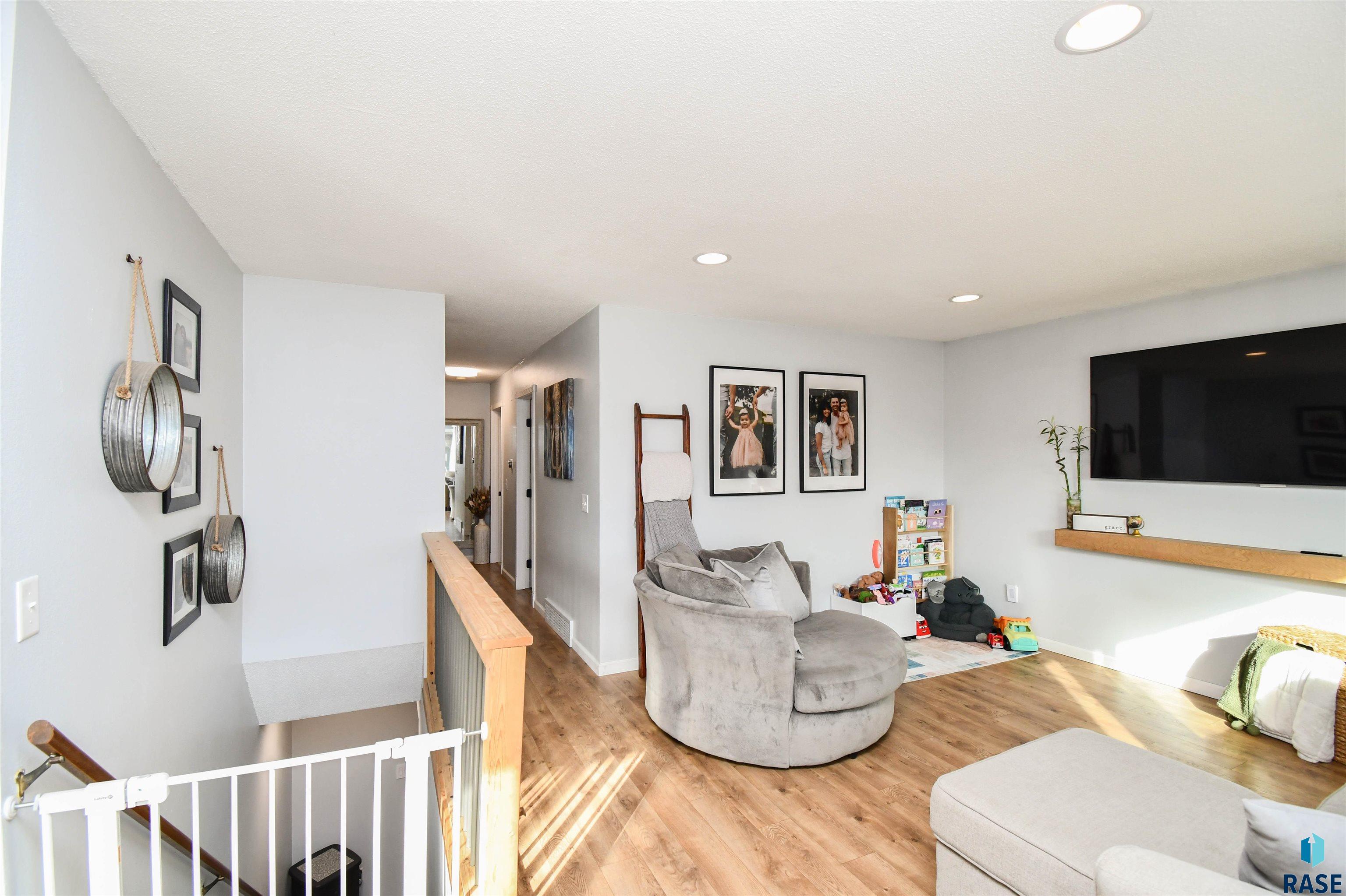 Sioux Falls, South Dakota 57106, United States, 3 Bedrooms Bedrooms, ,2 BathroomsBathrooms,Residential,Contingent,23105