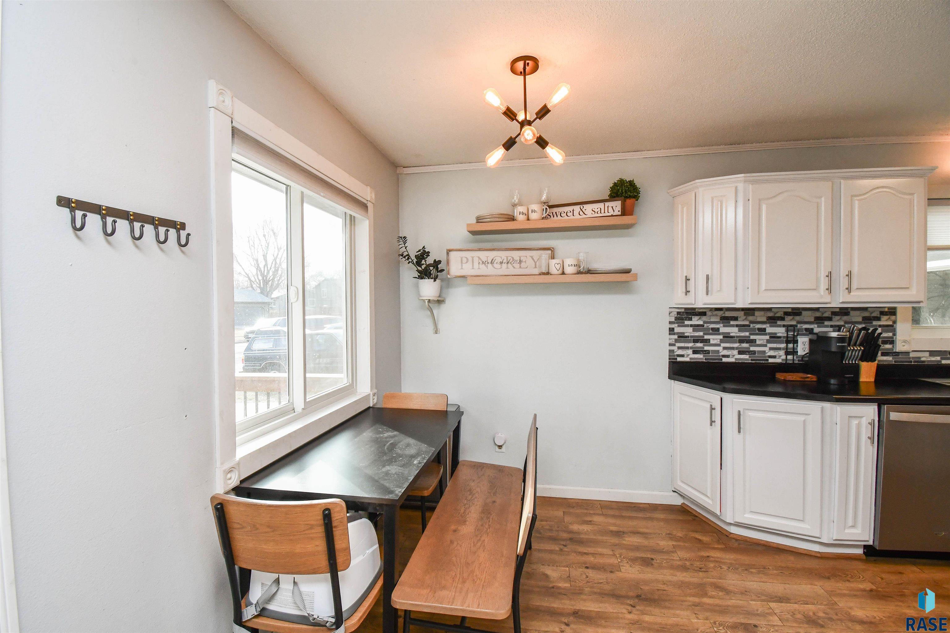 Sioux Falls, South Dakota 57106, United States, 3 Bedrooms Bedrooms, ,2 BathroomsBathrooms,Residential,Contingent,23105