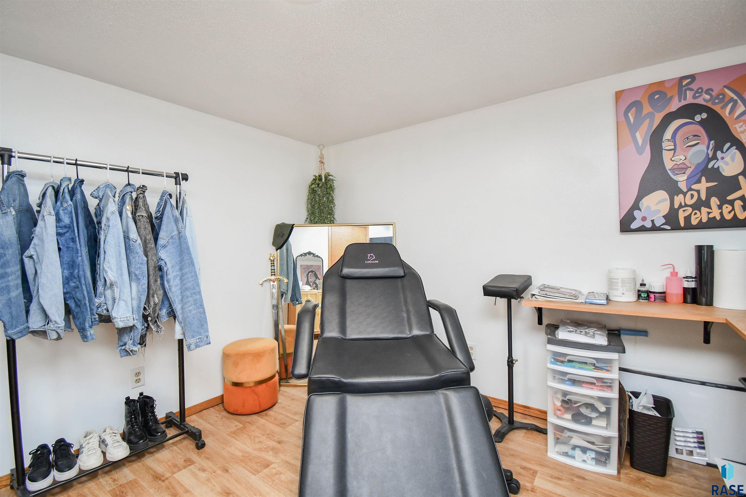 Sioux Falls, South Dakota 57106, United States, 3 Bedrooms Bedrooms, ,2 BathroomsBathrooms,Residential,Contingent,23105