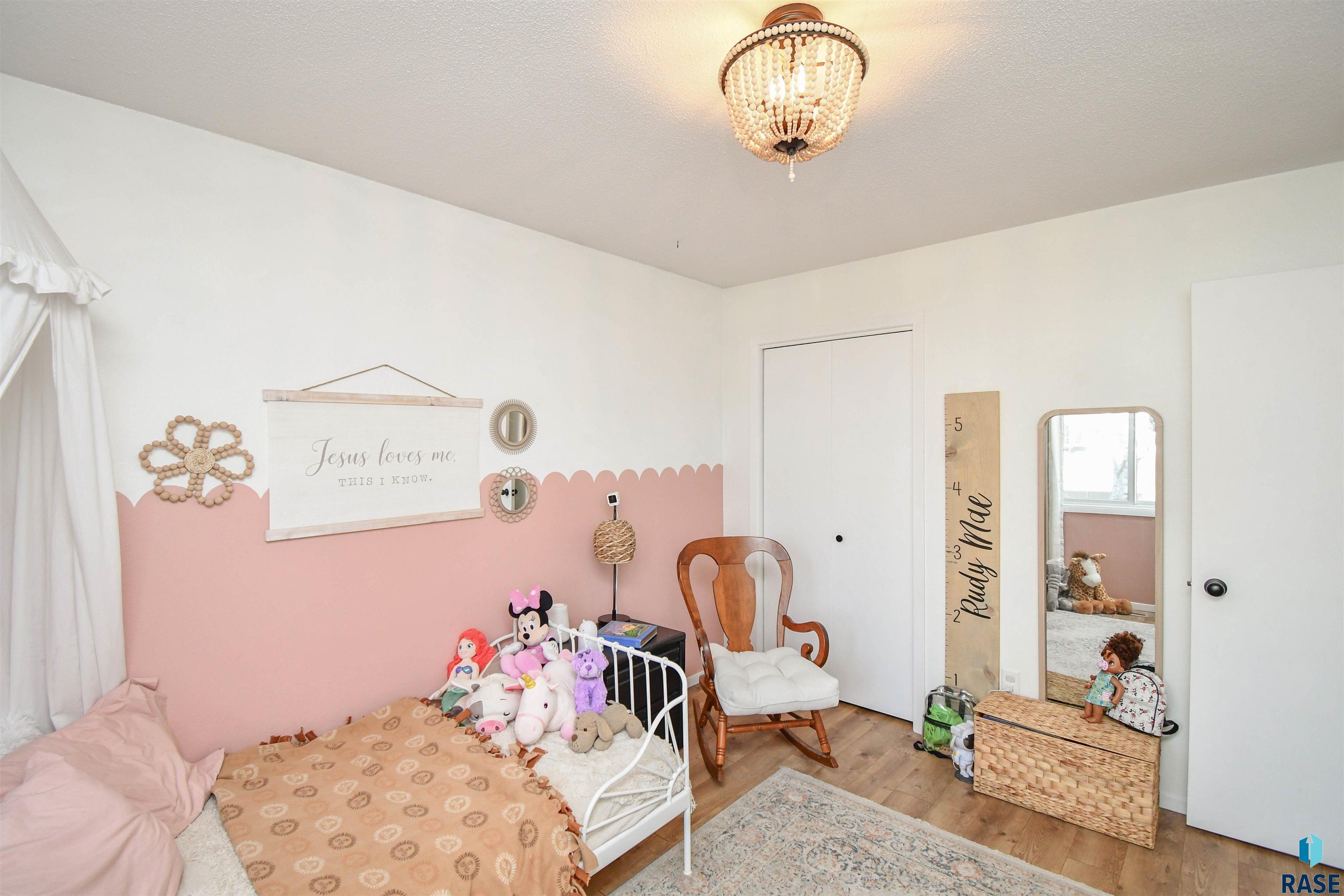 Sioux Falls, South Dakota 57106, United States, 3 Bedrooms Bedrooms, ,2 BathroomsBathrooms,Residential,Contingent,23105