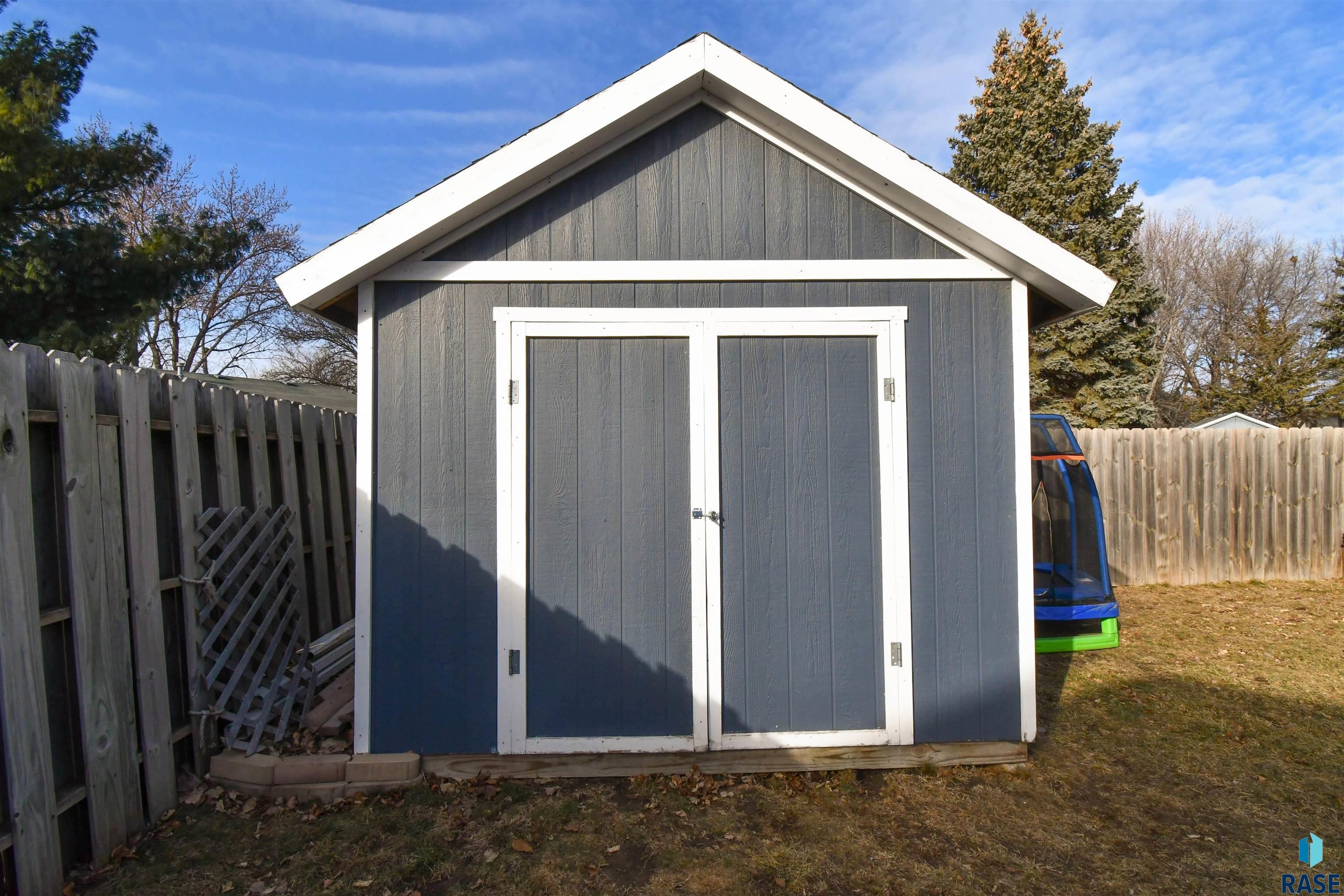 Sioux Falls, South Dakota 57106, United States, 3 Bedrooms Bedrooms, ,2 BathroomsBathrooms,Residential,Contingent,23105