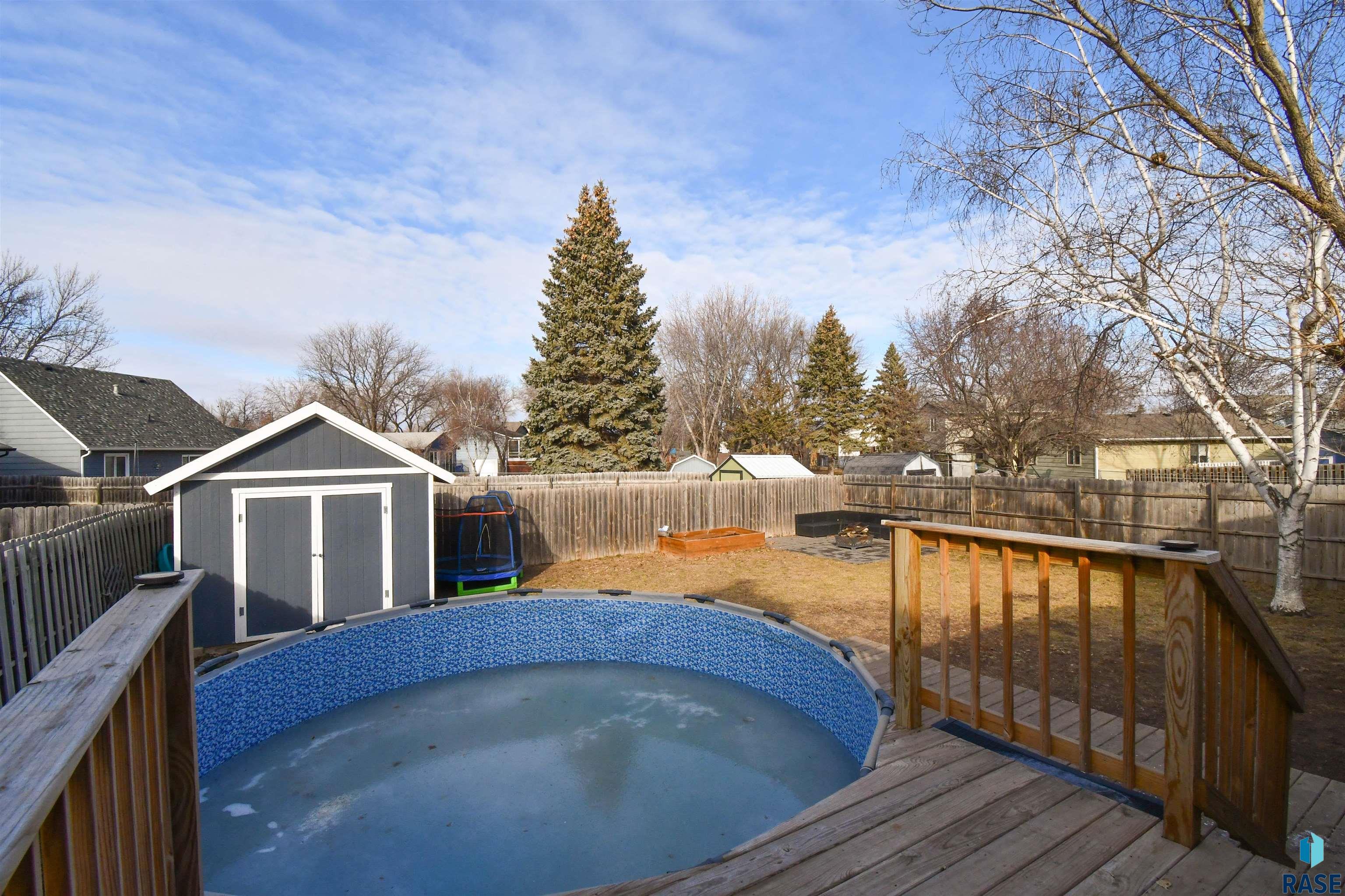 Sioux Falls, South Dakota 57106, United States, 3 Bedrooms Bedrooms, ,2 BathroomsBathrooms,Residential,Contingent,23105