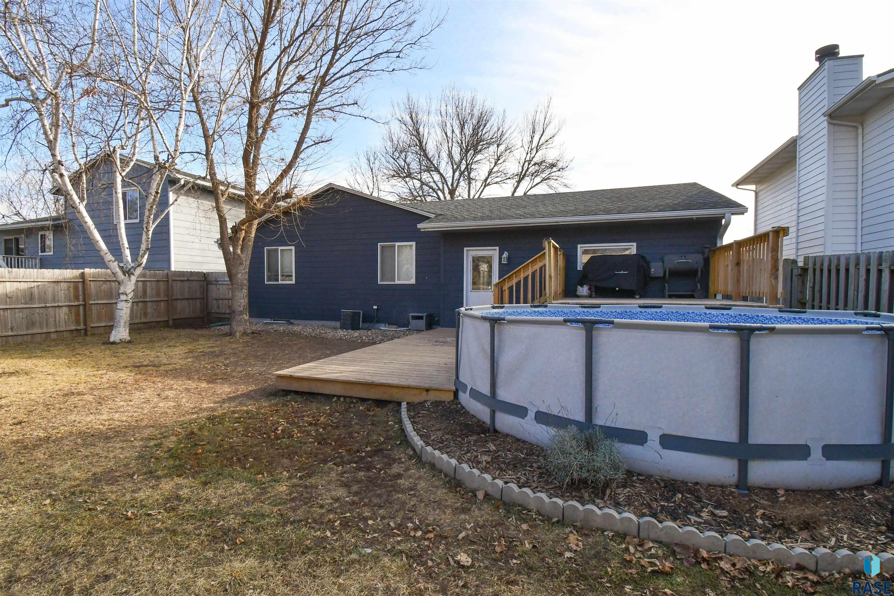 Sioux Falls, South Dakota 57106, United States, 3 Bedrooms Bedrooms, ,2 BathroomsBathrooms,Residential,Contingent,23105