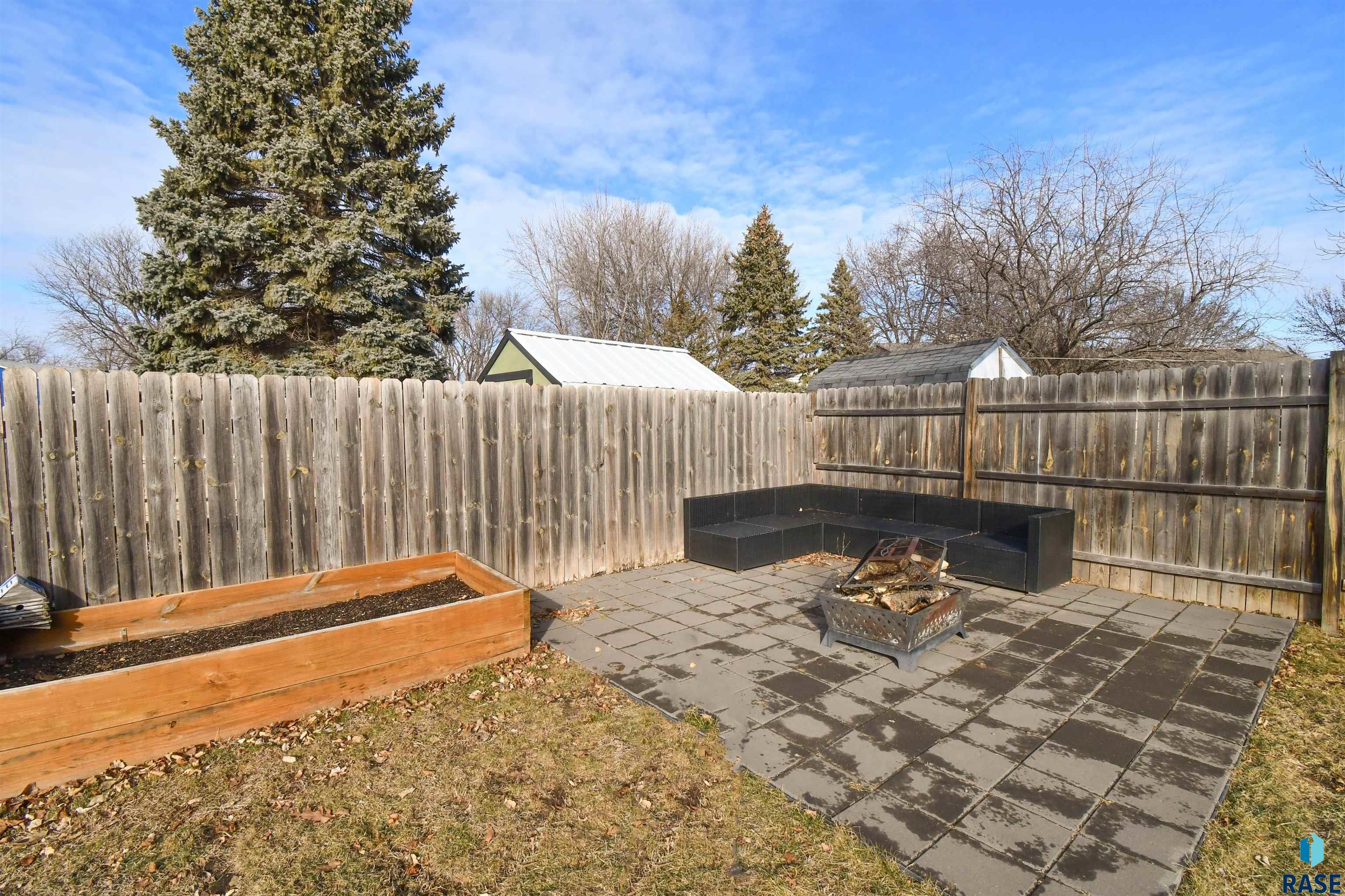 Sioux Falls, South Dakota 57106, United States, 3 Bedrooms Bedrooms, ,2 BathroomsBathrooms,Residential,Contingent,23105