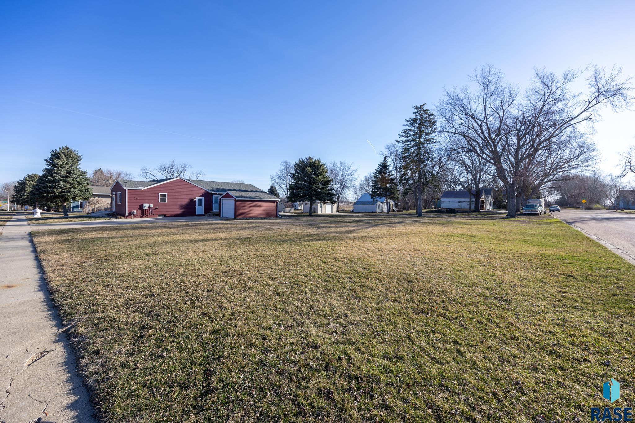 704 N 3rd St Street, Beresford, South Dakota image 2