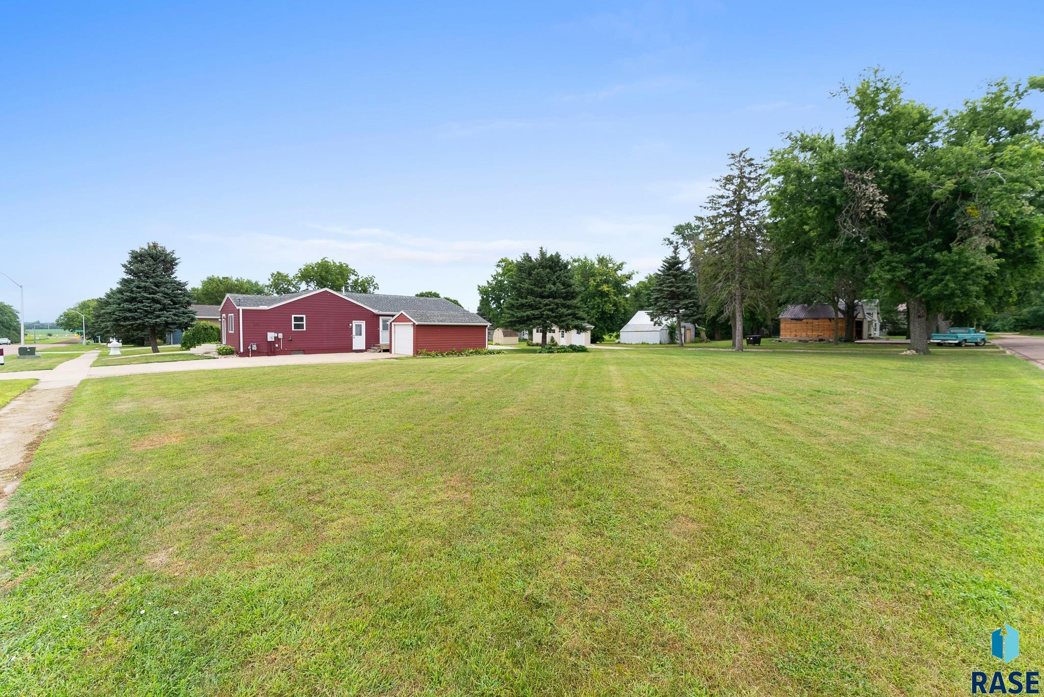 704 N 3rd St Street, Beresford, South Dakota image 1