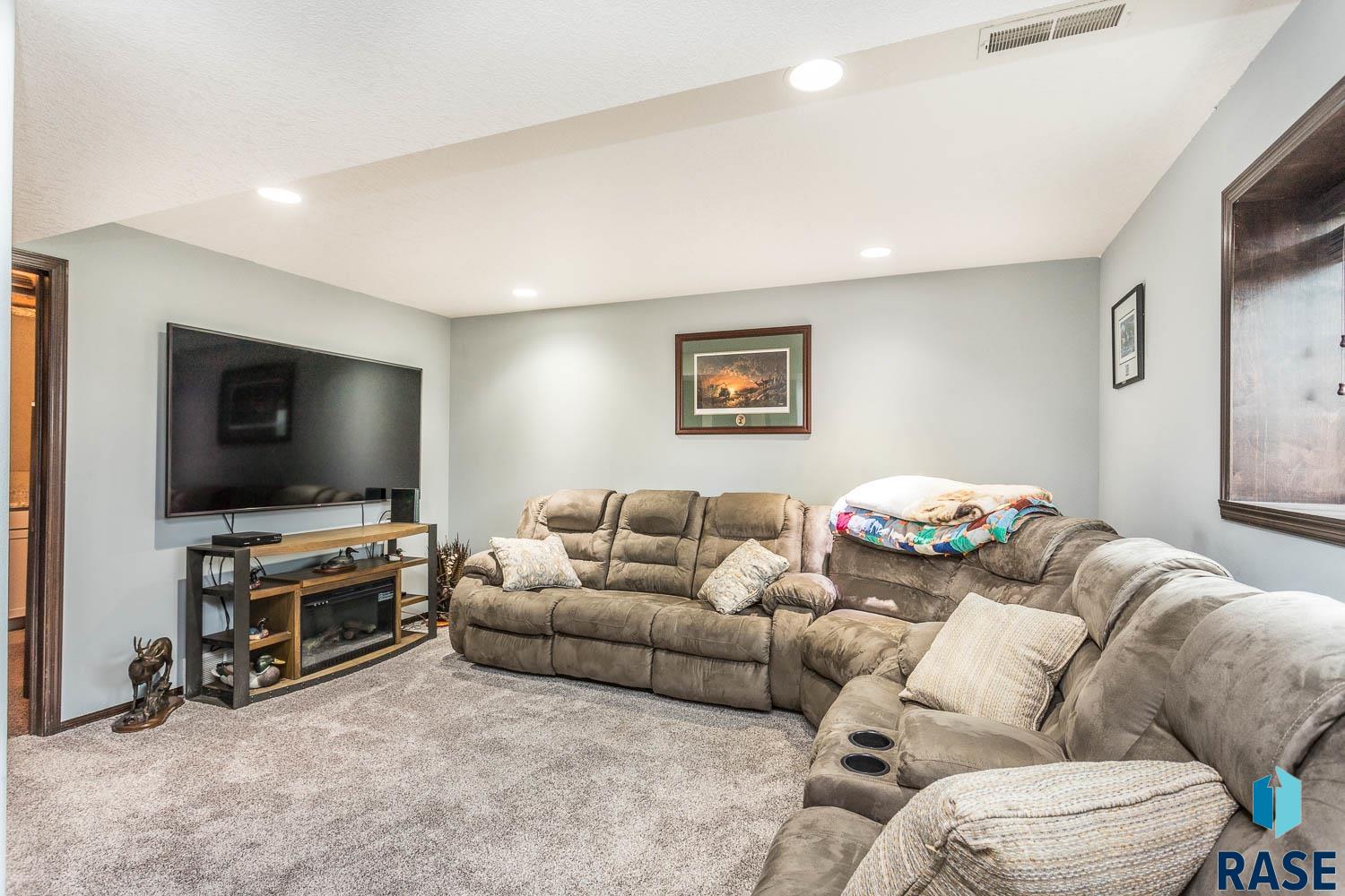 1000 Greyhawk Cir Circle, Harrisburg, South Dakota image 22