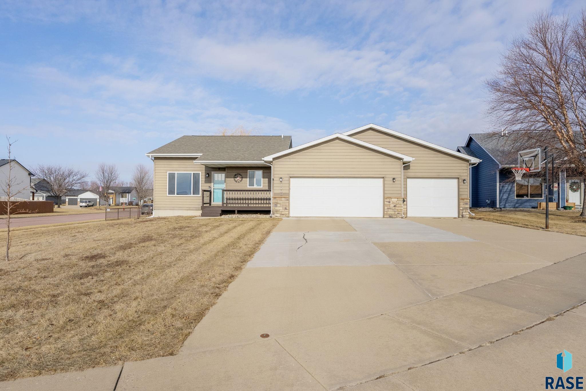 1000 Greyhawk Cir Circle, Harrisburg, South Dakota image 2