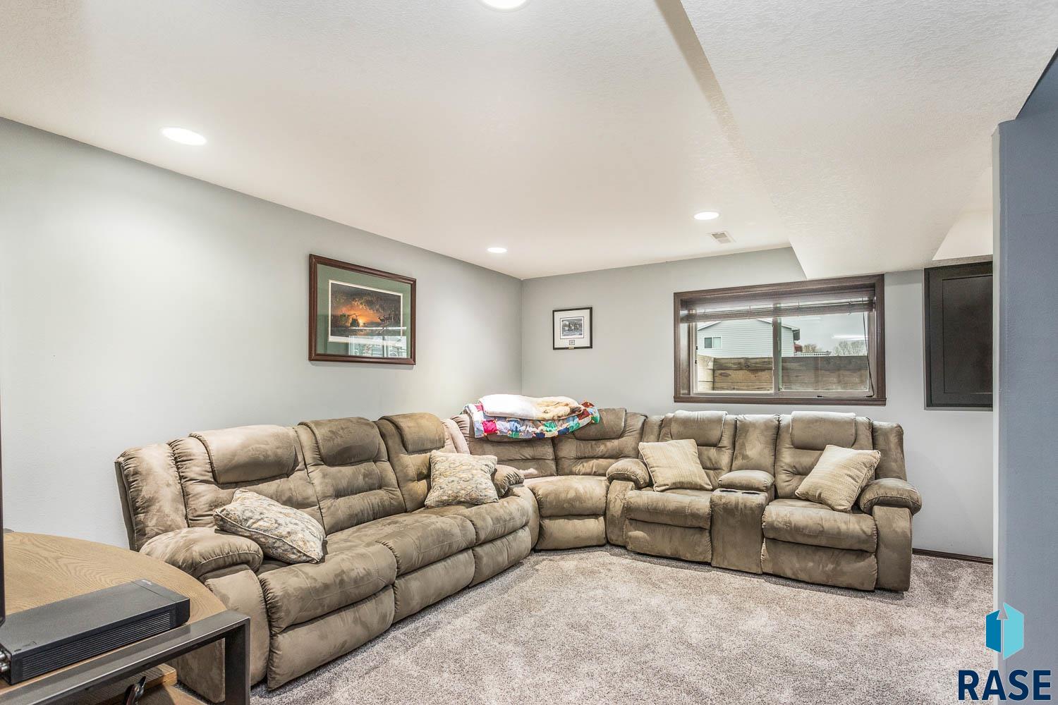 1000 Greyhawk Cir Circle, Harrisburg, South Dakota image 21