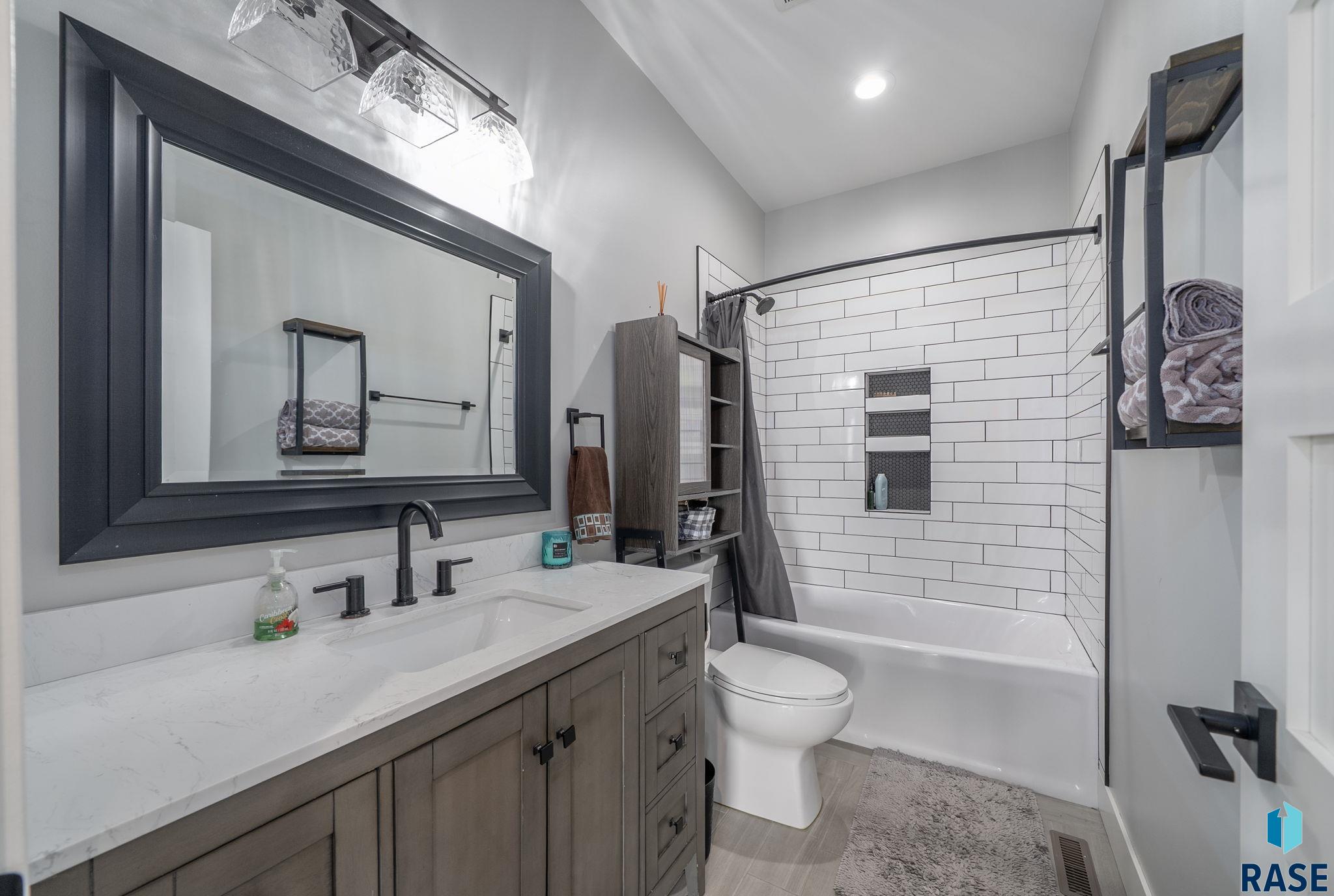 Sioux Falls, South Dakota 57107, United States, 4 Bedrooms Bedrooms, ,3 BathroomsBathrooms,Residential,Active,140391