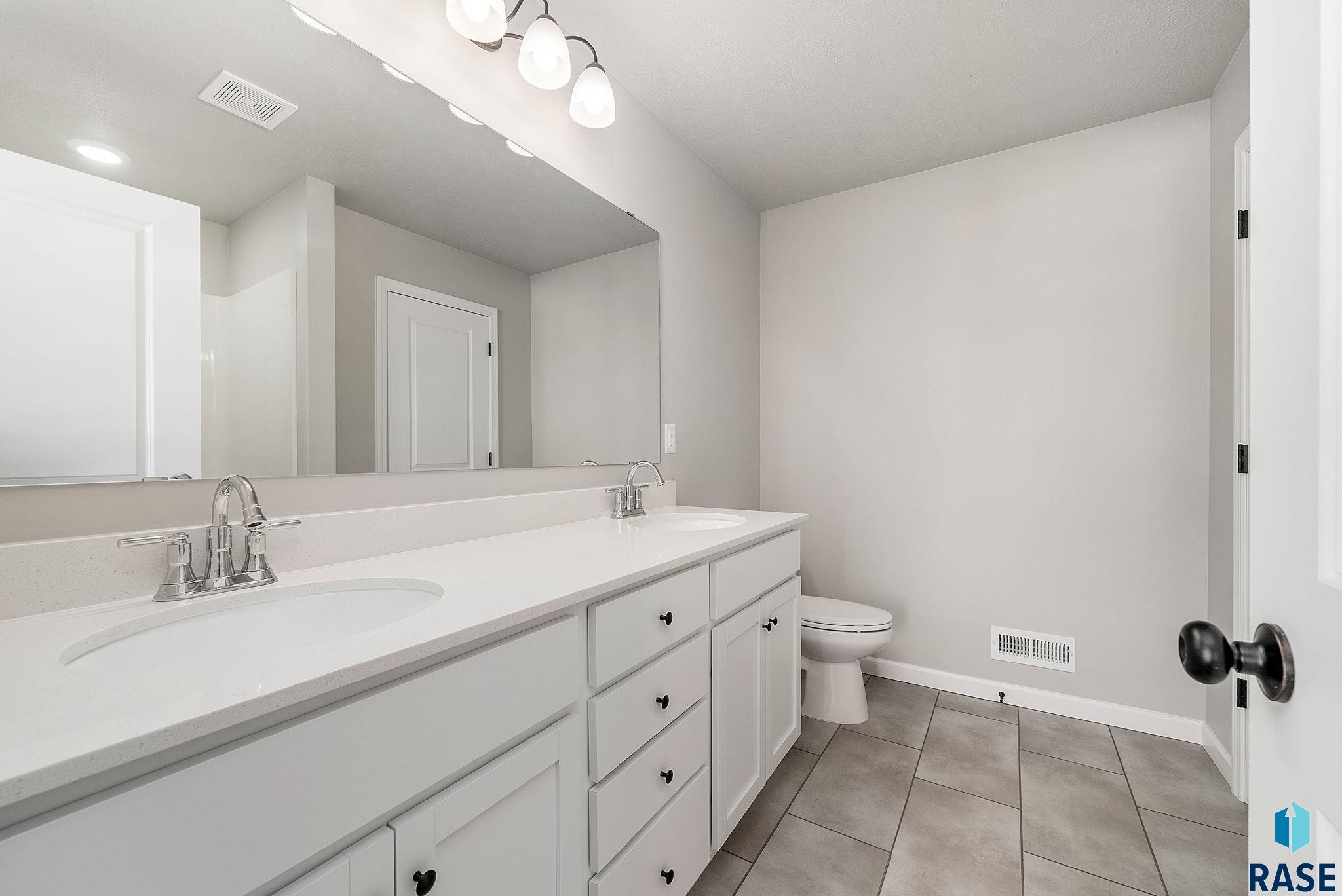 5101 E 65th St Street, Sioux Falls, South Dakota image 13