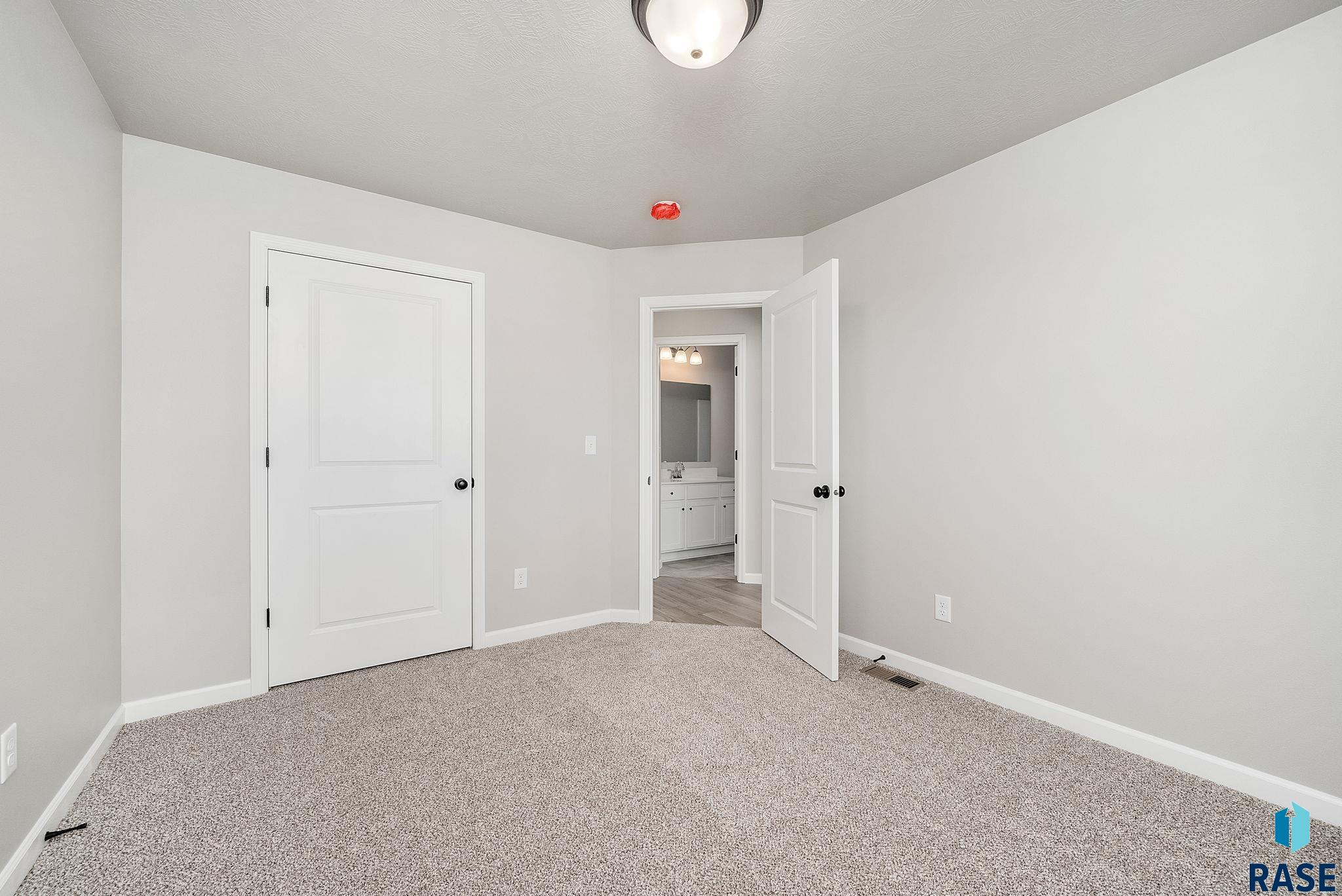 5101 E 65th St Street, Sioux Falls, South Dakota image 18