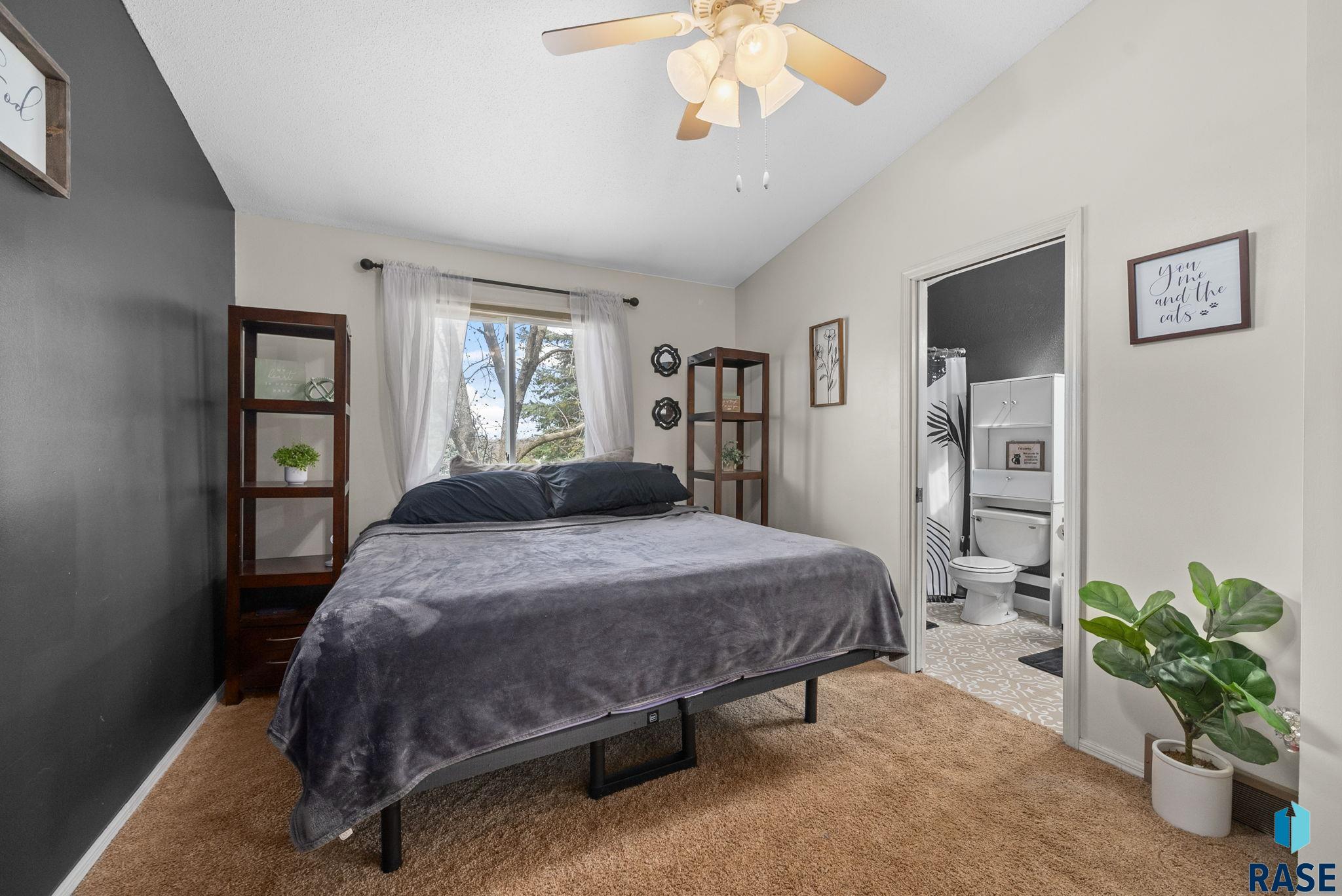 Sioux Falls, South Dakota 57110, United States, 3 Bedrooms Bedrooms, ,2 BathroomsBathrooms,Residential,Pending,117782