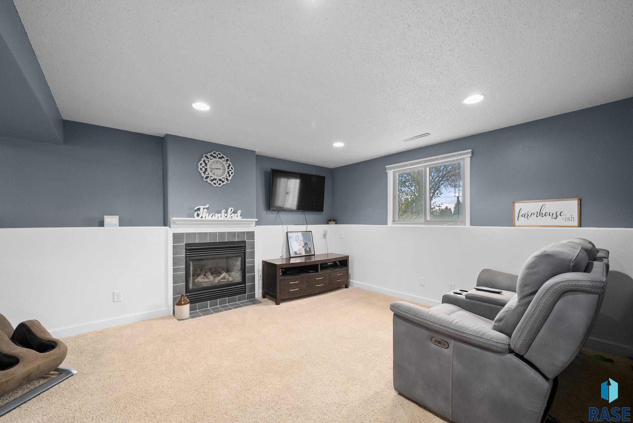 Sioux Falls, South Dakota 57110, United States, 3 Bedrooms Bedrooms, ,2 BathroomsBathrooms,Residential,Pending,117782