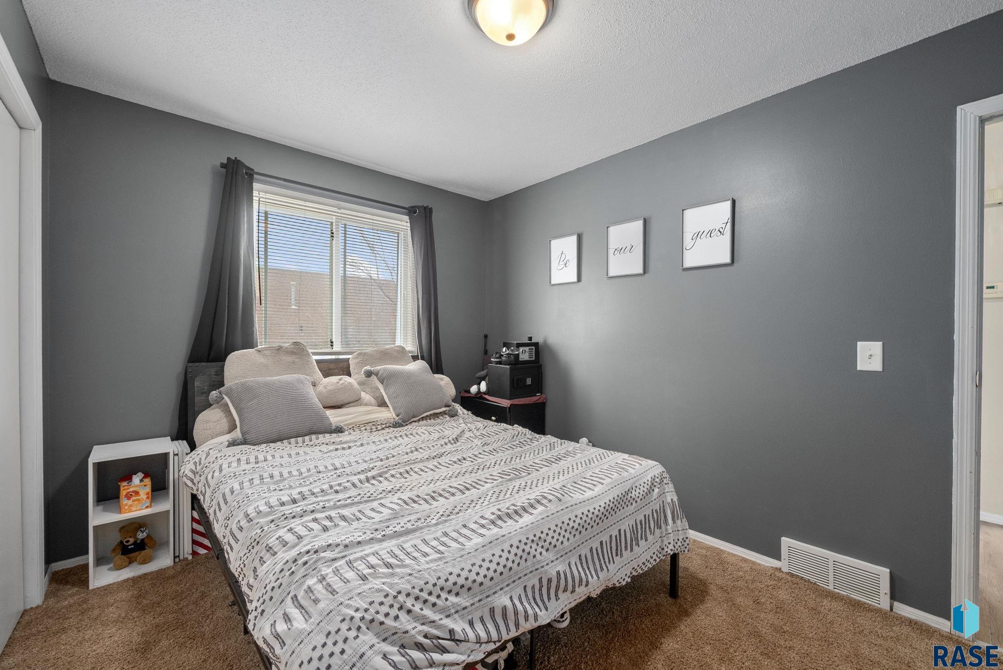 Sioux Falls, South Dakota 57110, United States, 3 Bedrooms Bedrooms, ,2 BathroomsBathrooms,Residential,Pending,117782