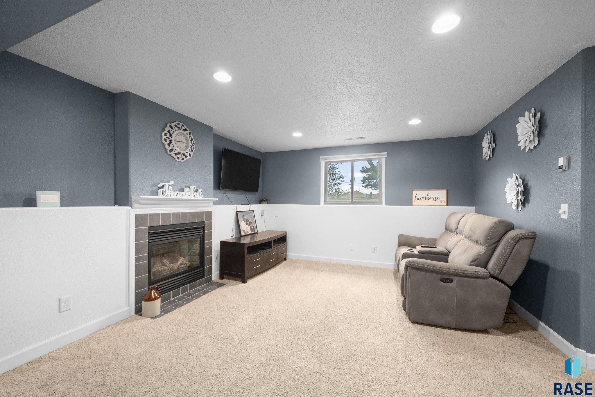 Sioux Falls, South Dakota 57110, United States, 3 Bedrooms Bedrooms, ,2 BathroomsBathrooms,Residential,Pending,117782