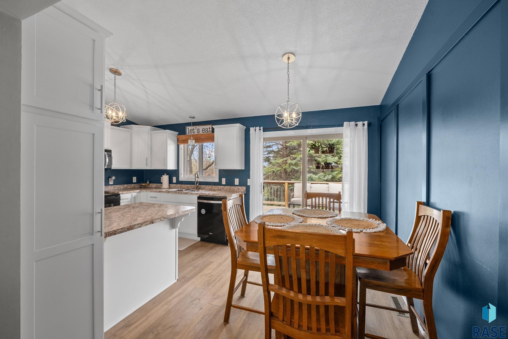 Sioux Falls, South Dakota 57110, United States, 3 Bedrooms Bedrooms, ,2 BathroomsBathrooms,Residential,Pending,117782