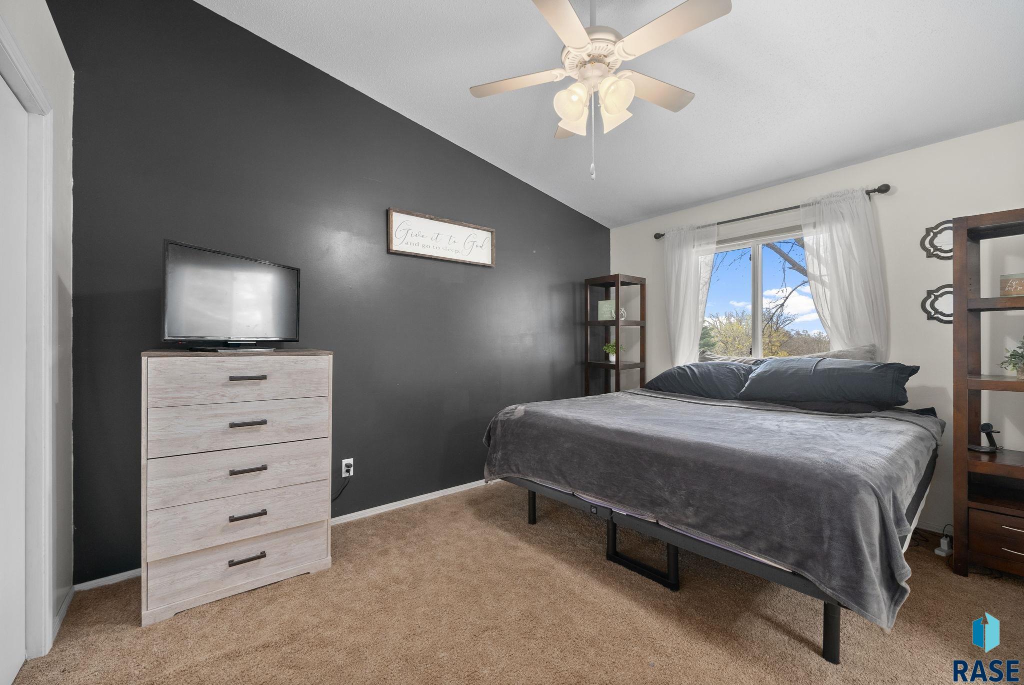 Sioux Falls, South Dakota 57110, United States, 3 Bedrooms Bedrooms, ,2 BathroomsBathrooms,Residential,Pending,117782