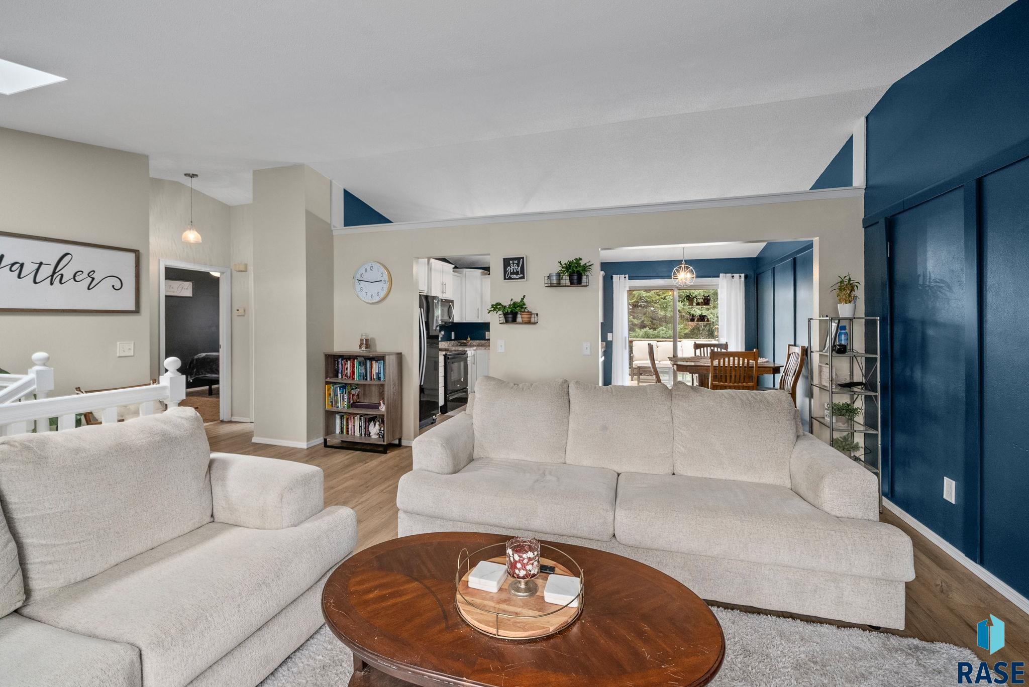 Sioux Falls, South Dakota 57110, United States, 3 Bedrooms Bedrooms, ,2 BathroomsBathrooms,Residential,Pending,117782